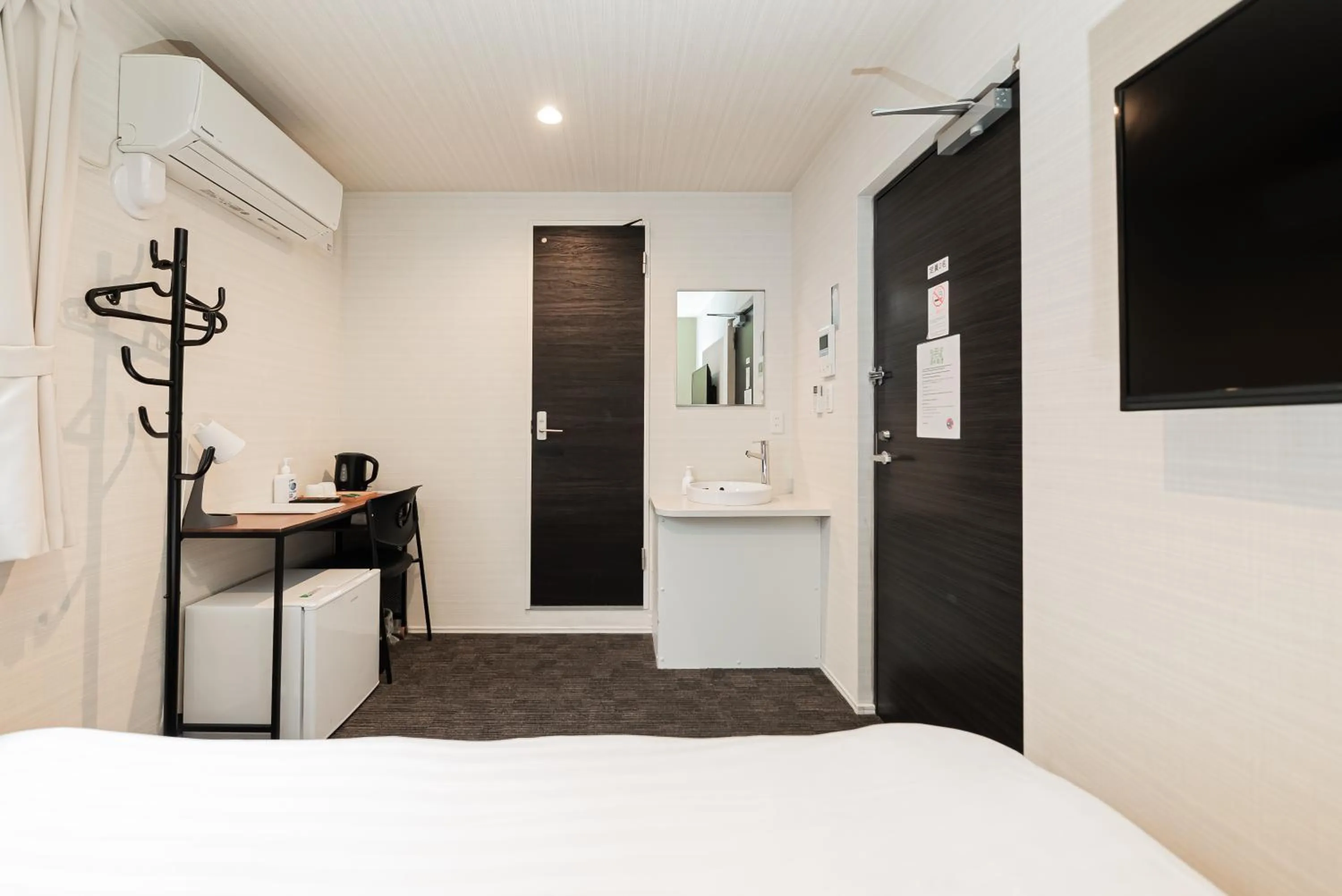 Bedroom, Bed in GLOU Higashi Shinjuku