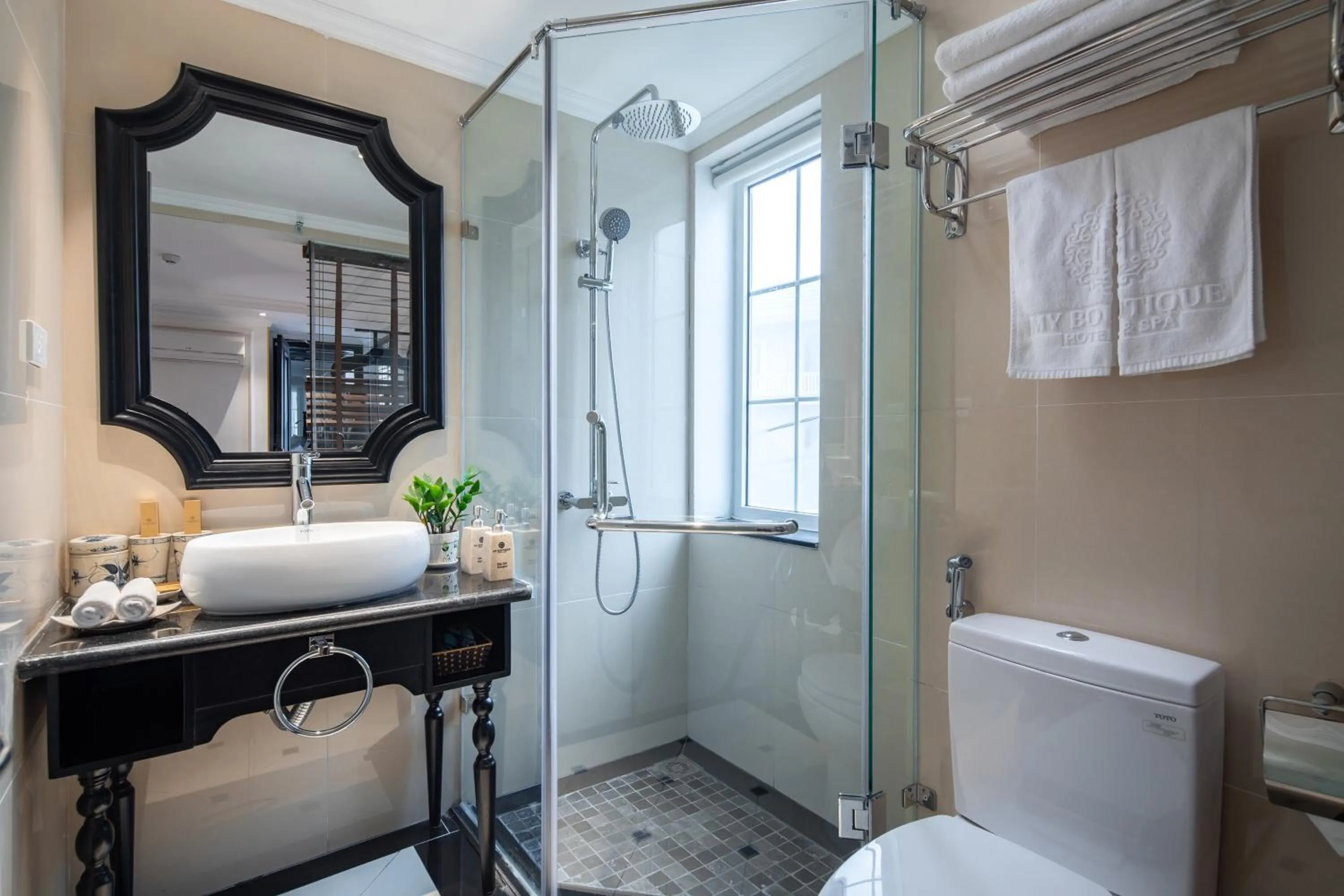 Shower in My Boutique Hotel & Spa