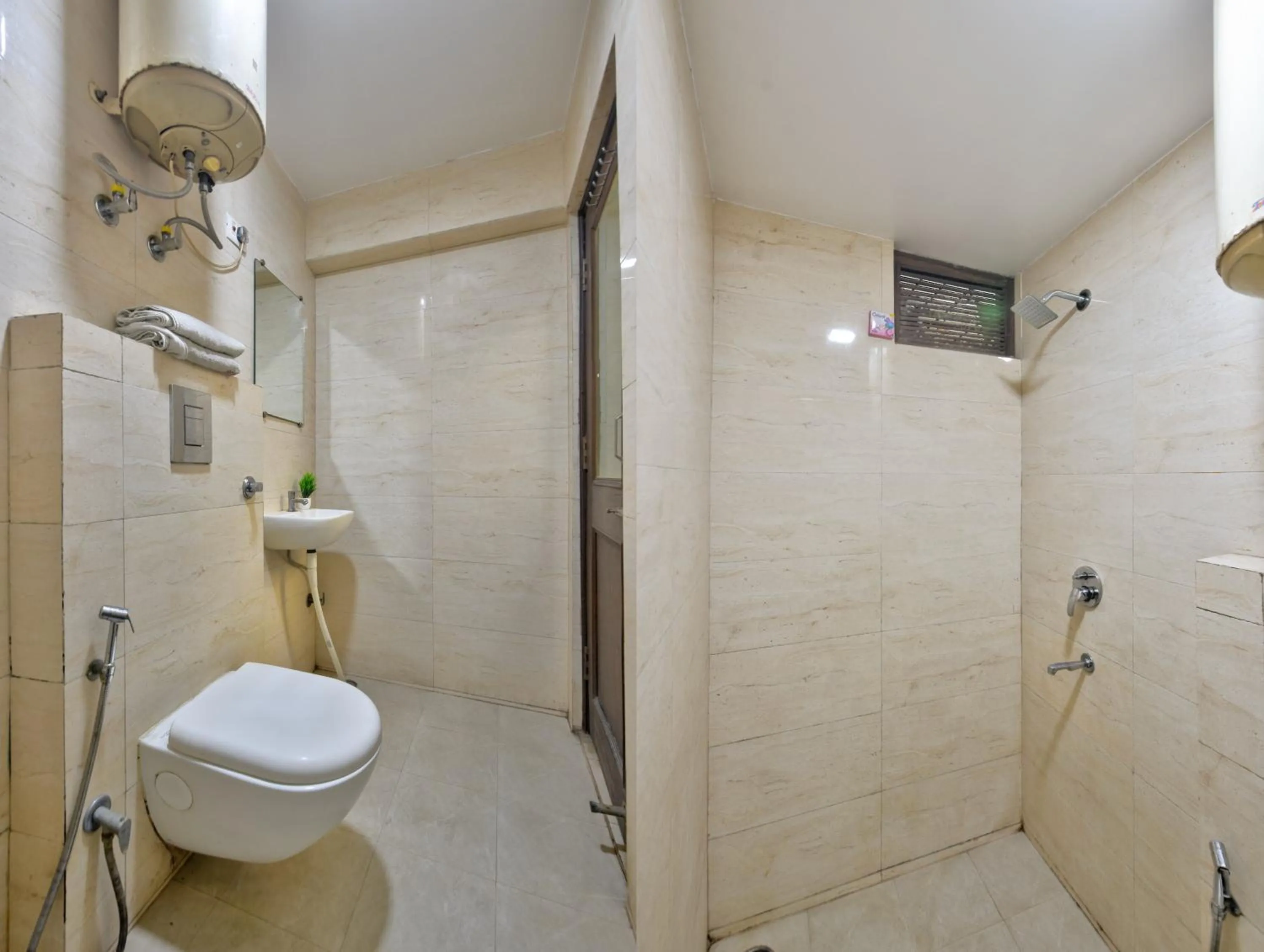 Bathroom in Hotel Maharani -New Delhi Railway Station - Paharganj