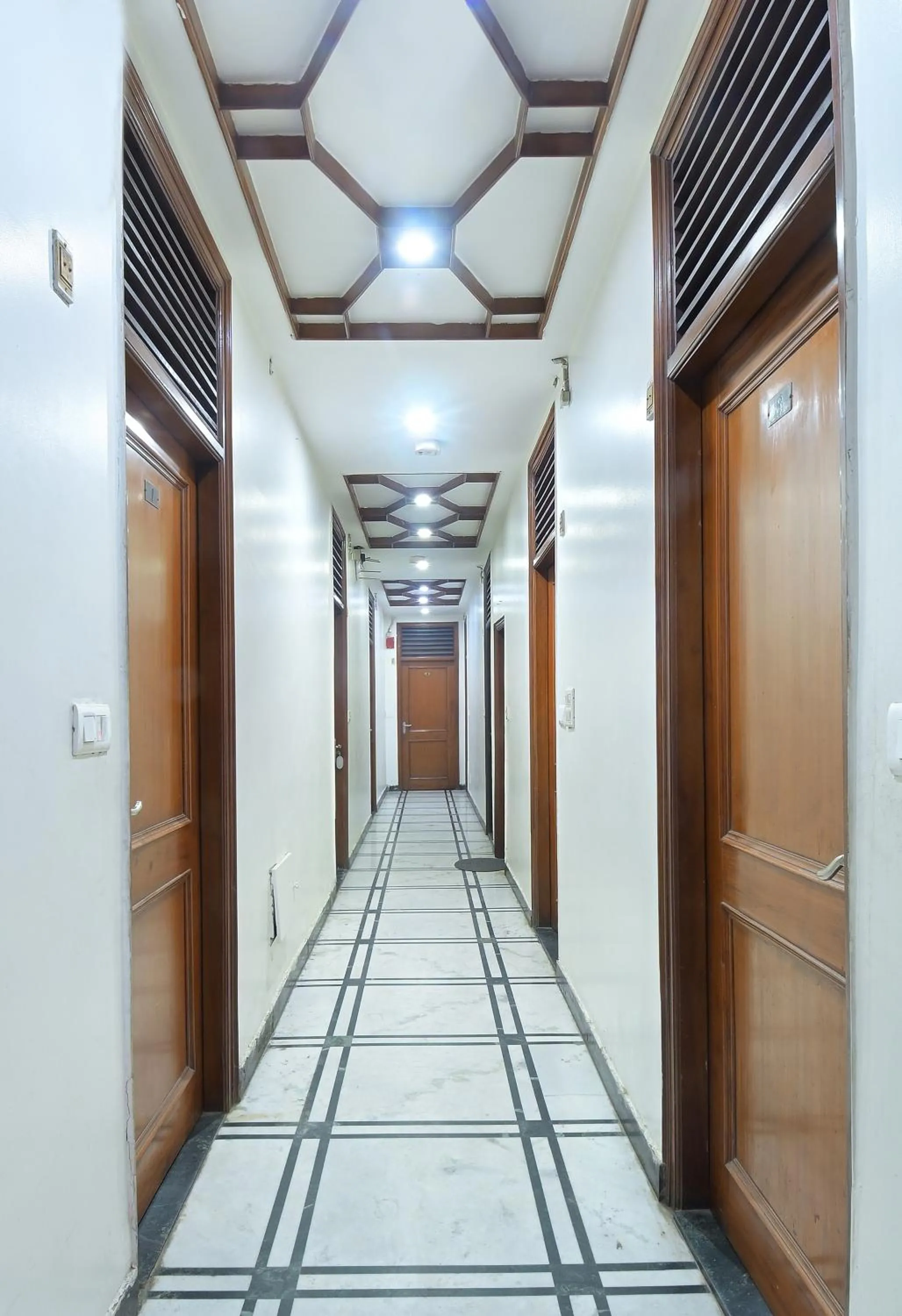 Area and facilities in Hotel Maharani -New Delhi Railway Station - Paharganj