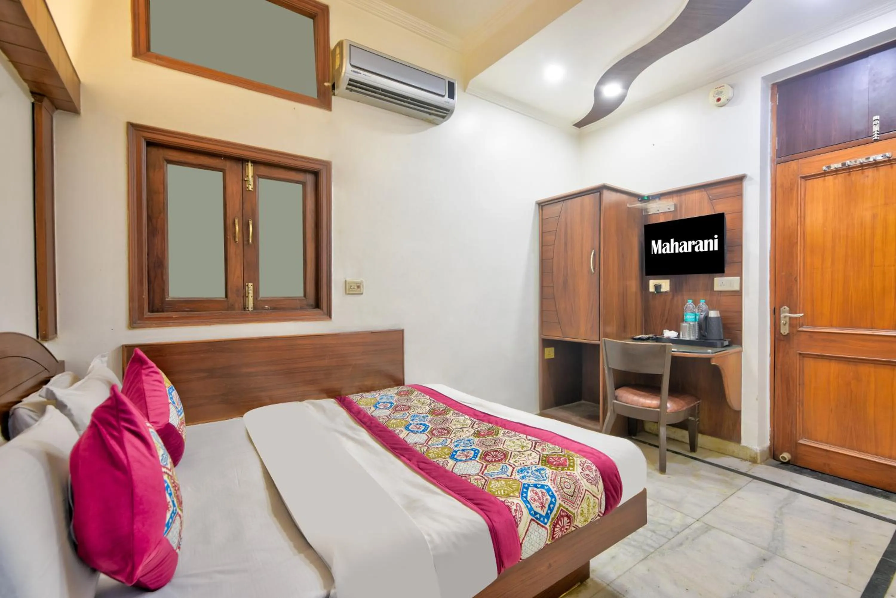 View (from property/room), Bed in Hotel Maharani -New Delhi Railway Station - Paharganj