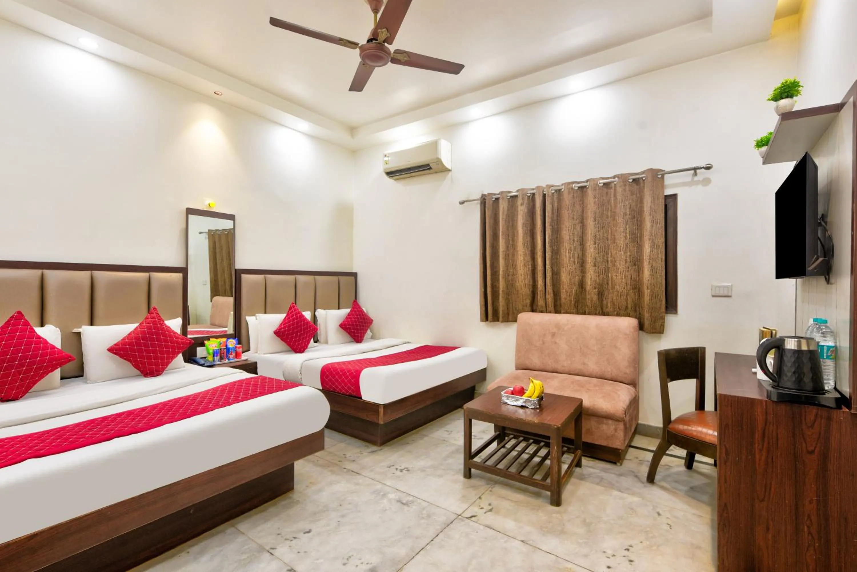 View (from property/room), Bed in Hotel Maharani -New Delhi Railway Station - Paharganj