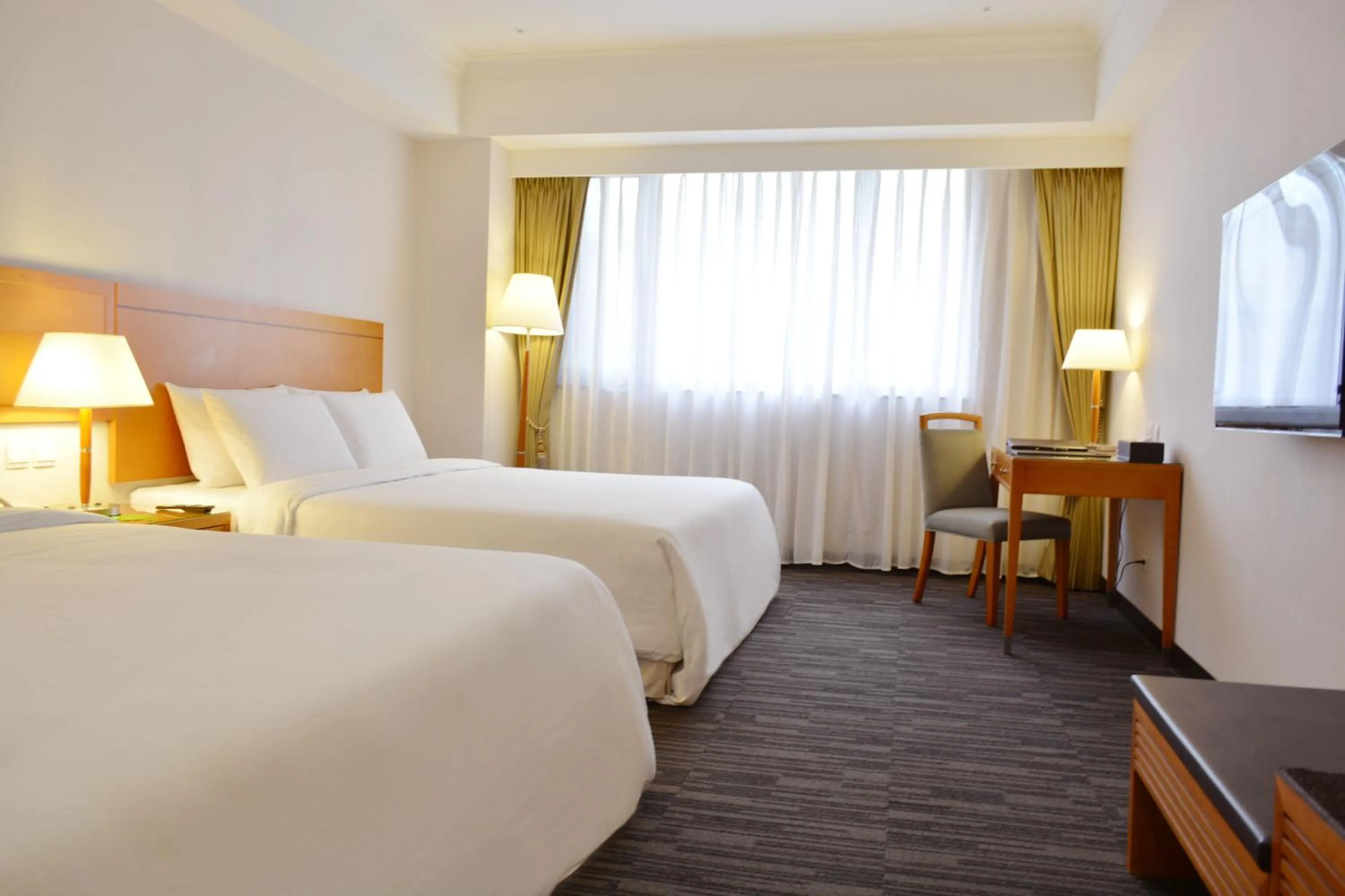 Photo of the whole room, Bed in Fushin Hotel Taichung