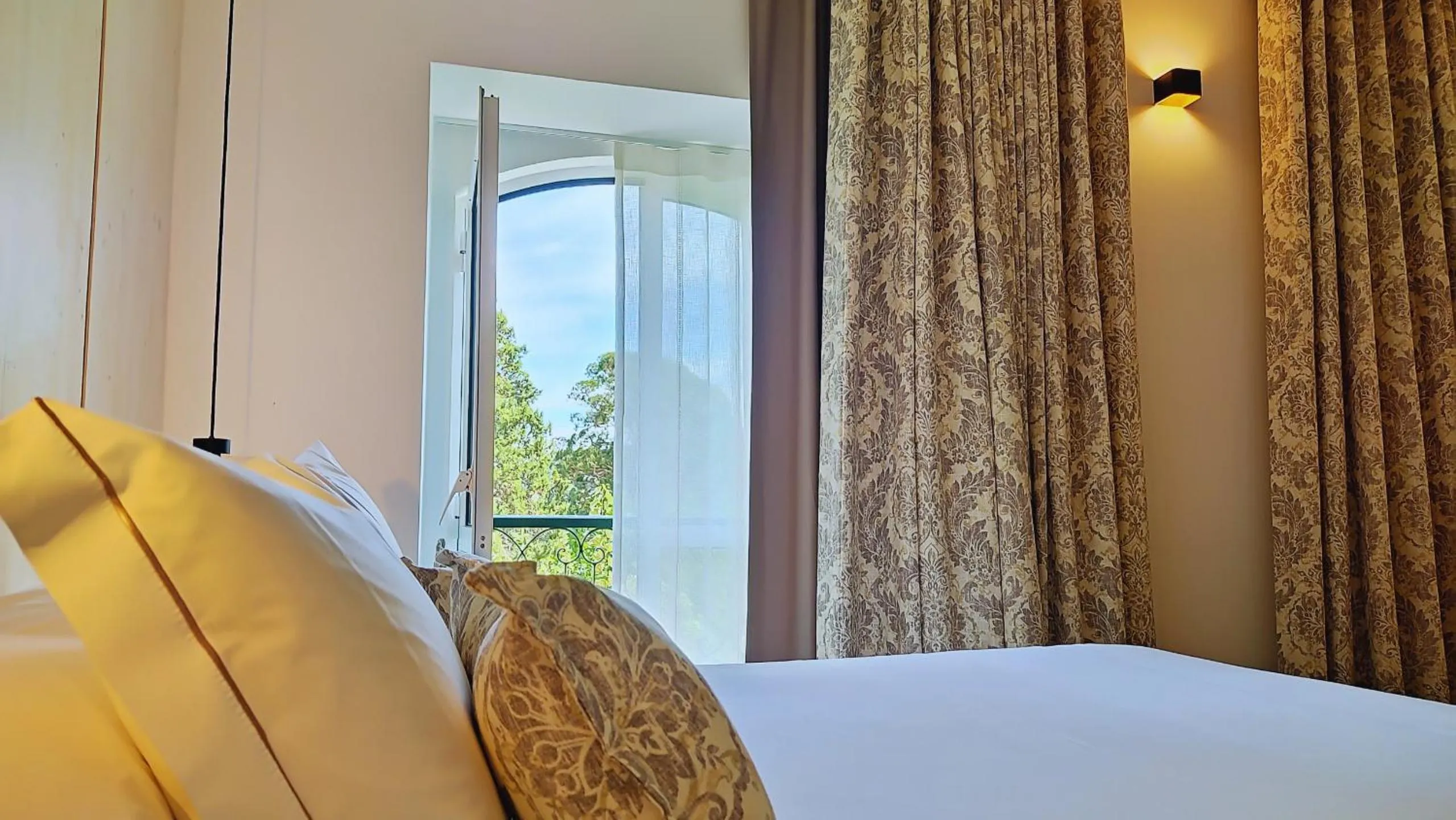 Bedroom, Bed in Grande Hotel das Caldas da Felgueira