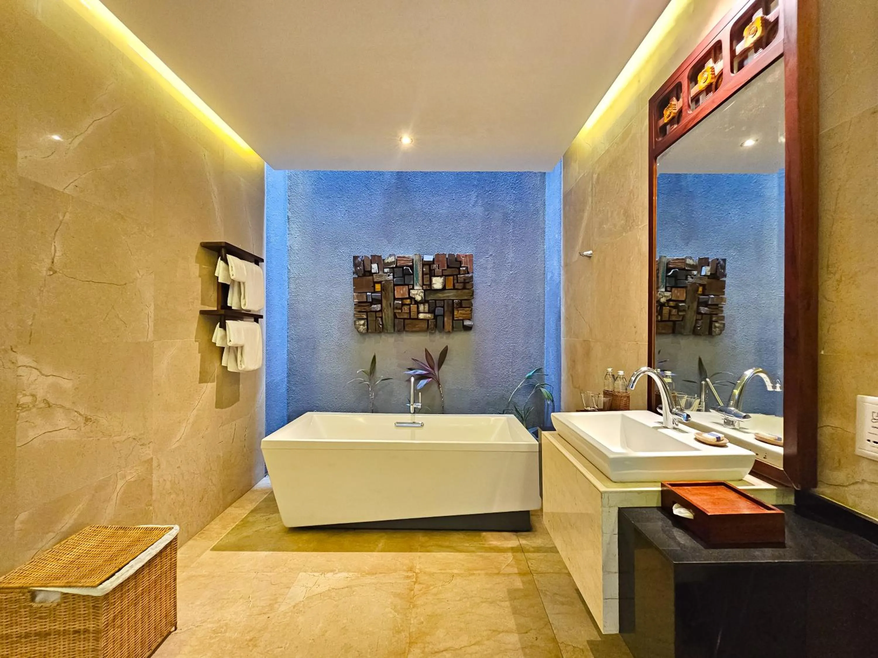 Shower in Seminyak Icon - by Karaniya Experience - CHSE certified