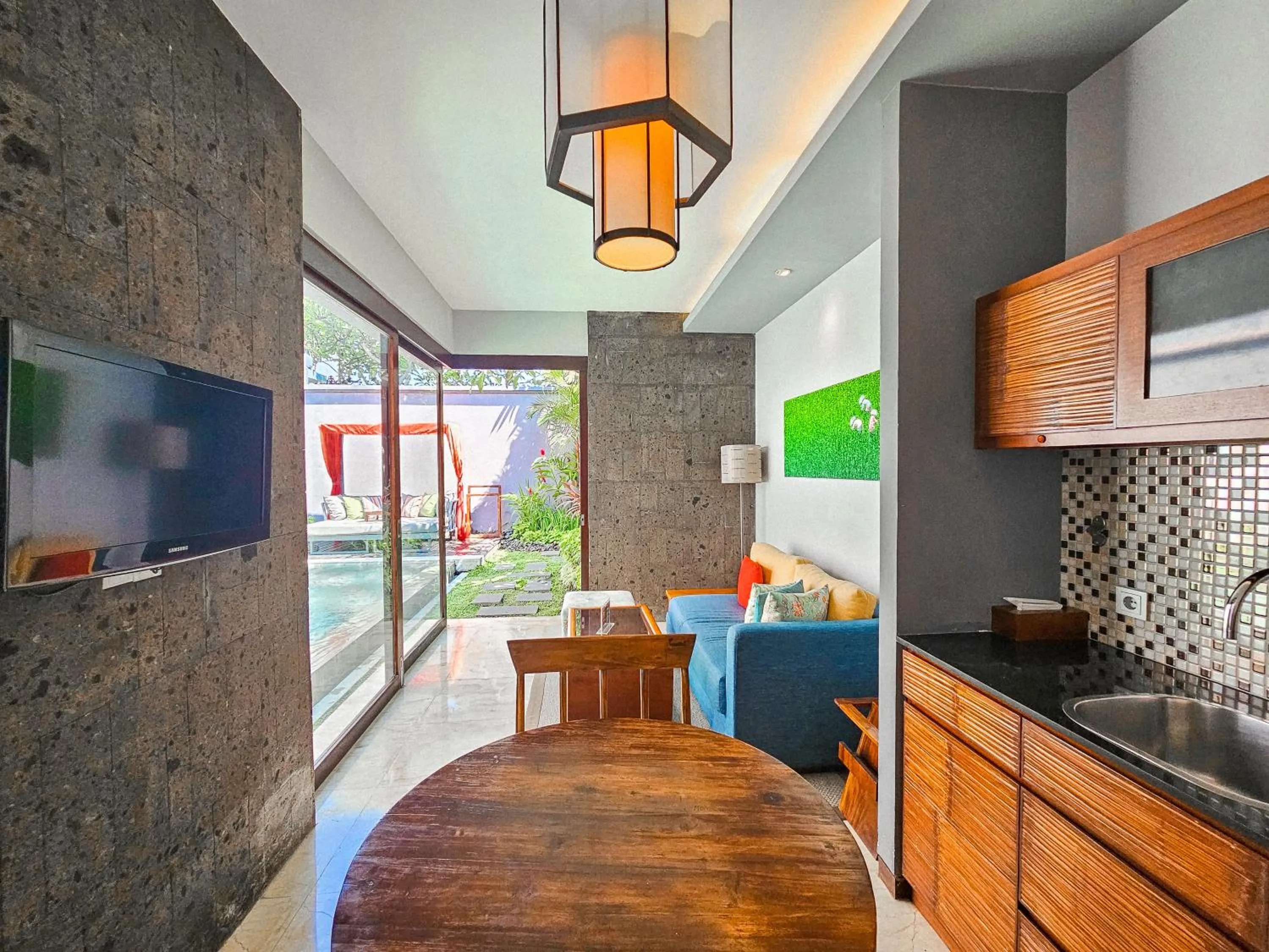 Kitchen or kitchenette in Seminyak Icon - by Karaniya Experience - CHSE certified