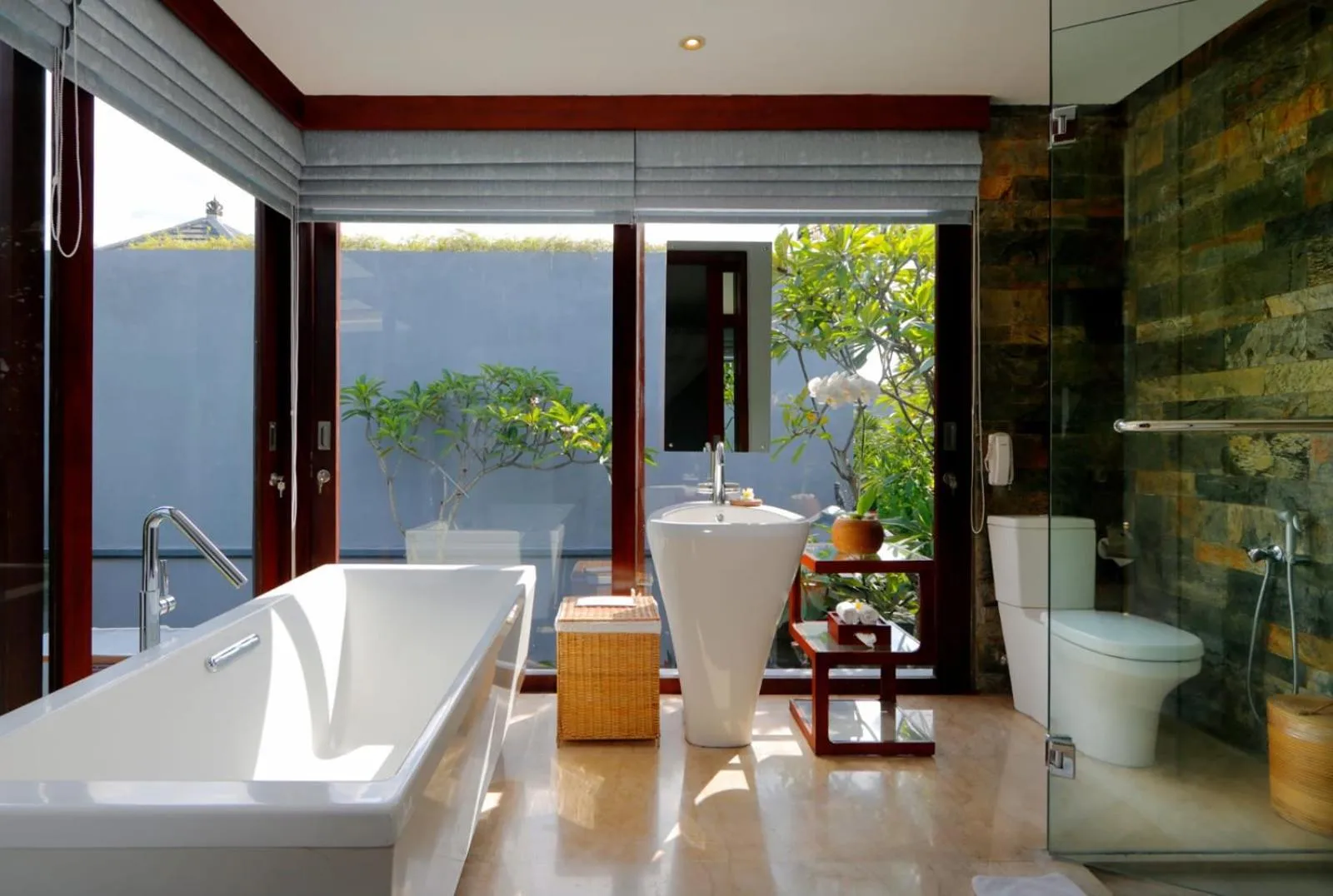 Shower in Seminyak Icon - by Karaniya Experience - CHSE certified