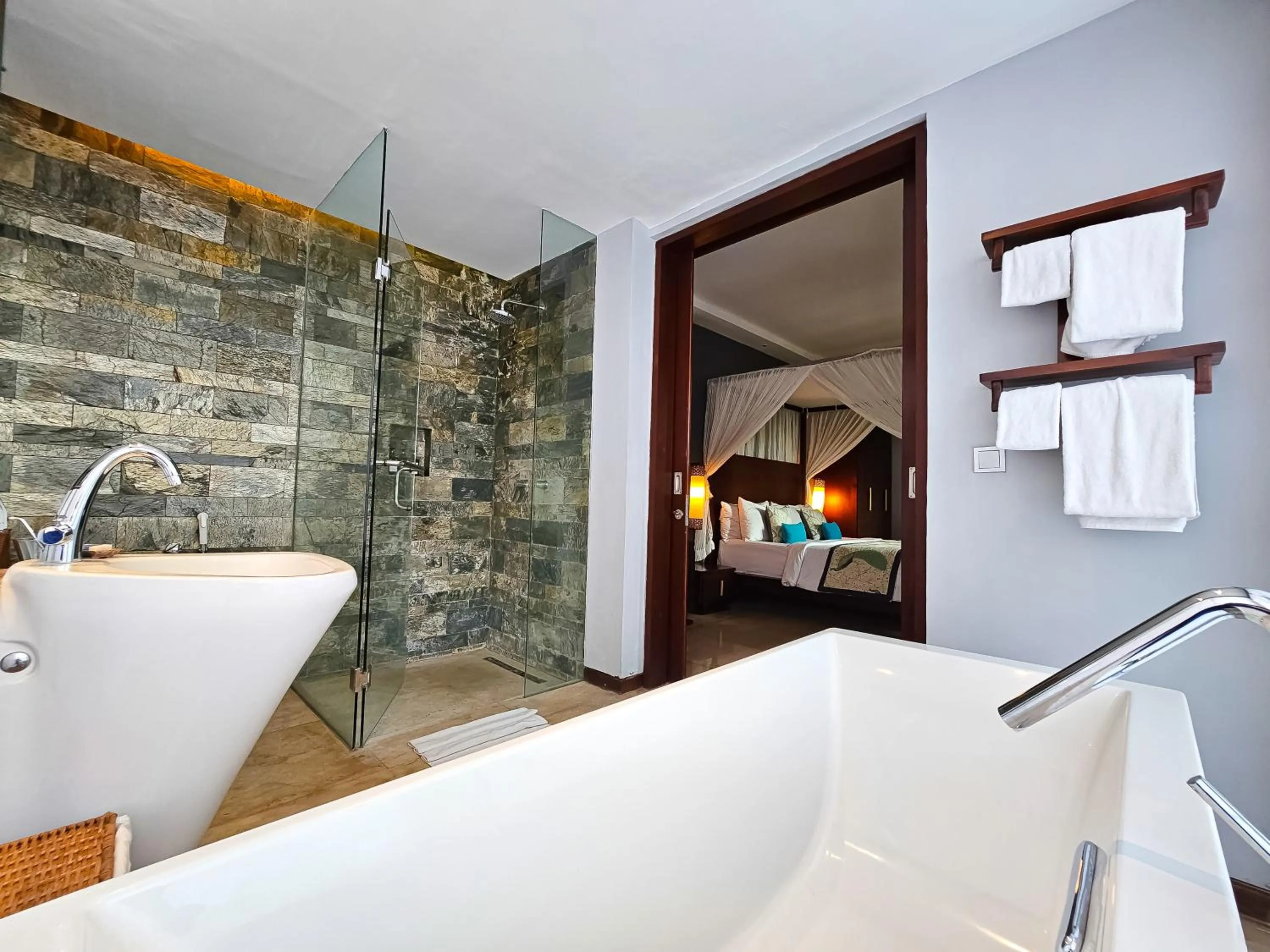 Shower in Seminyak Icon - by Karaniya Experience - CHSE certified