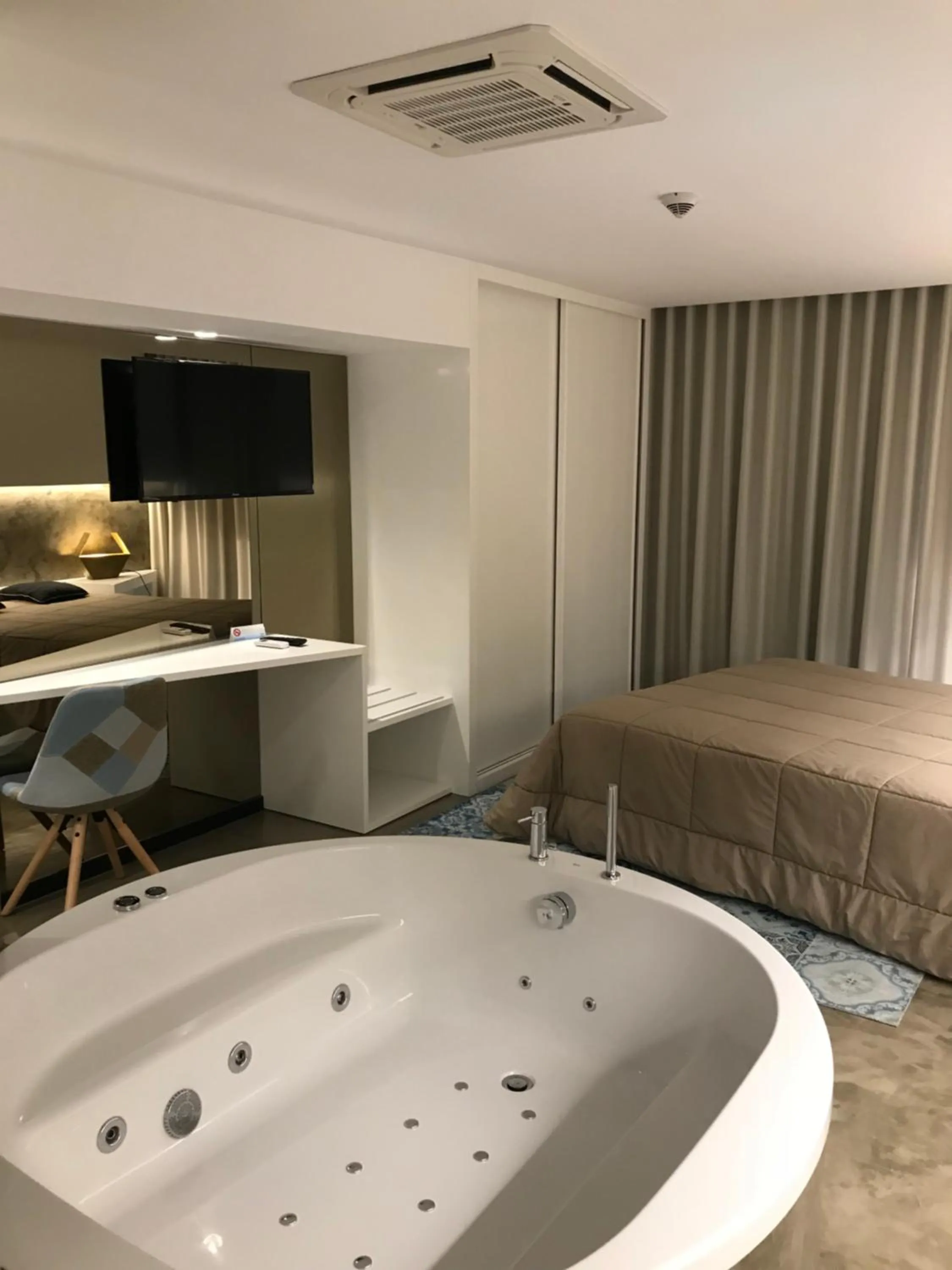 Hot Tub, Bed in Hotel do Parque