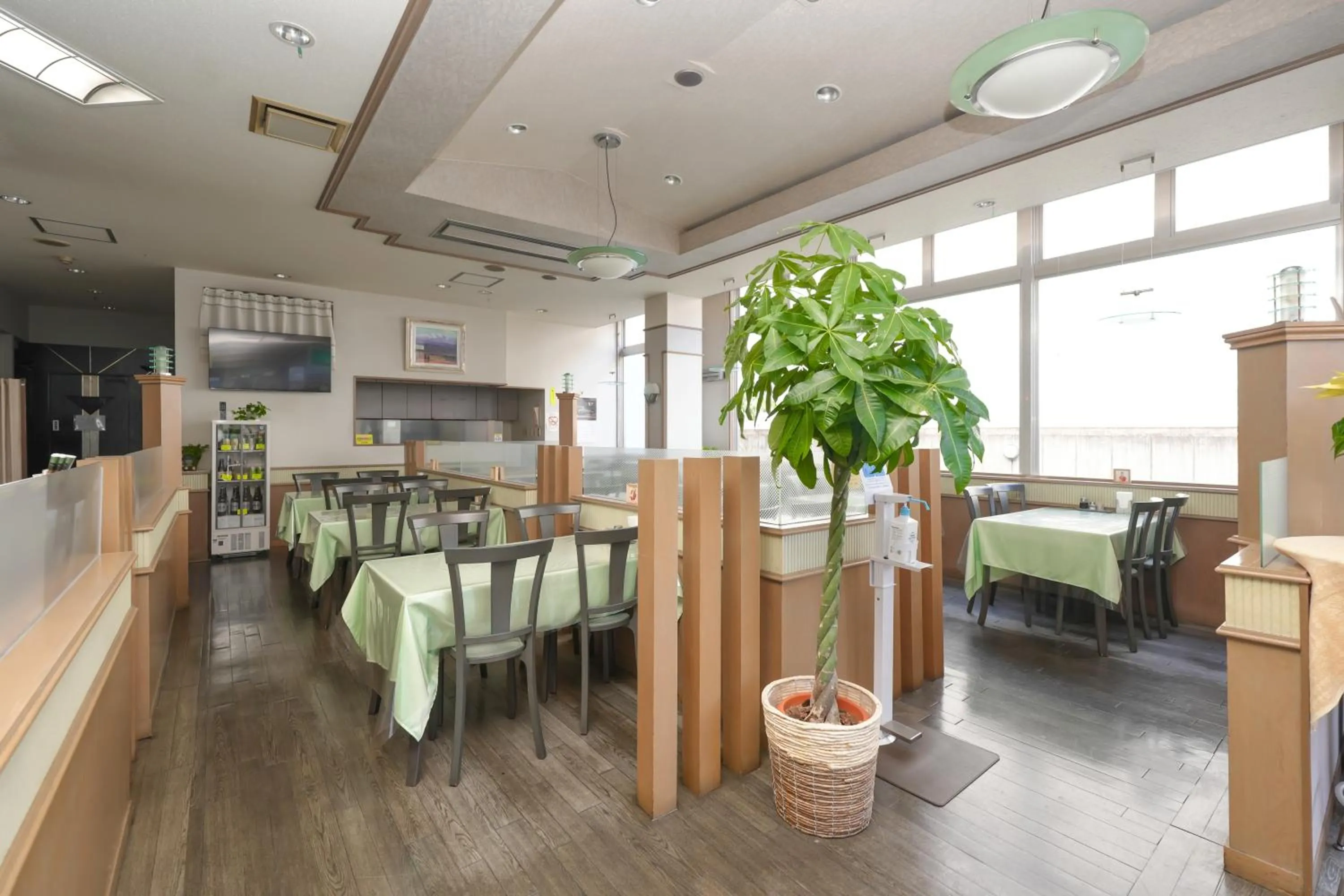 Restaurant/places to eat in Tendo Central Hotel