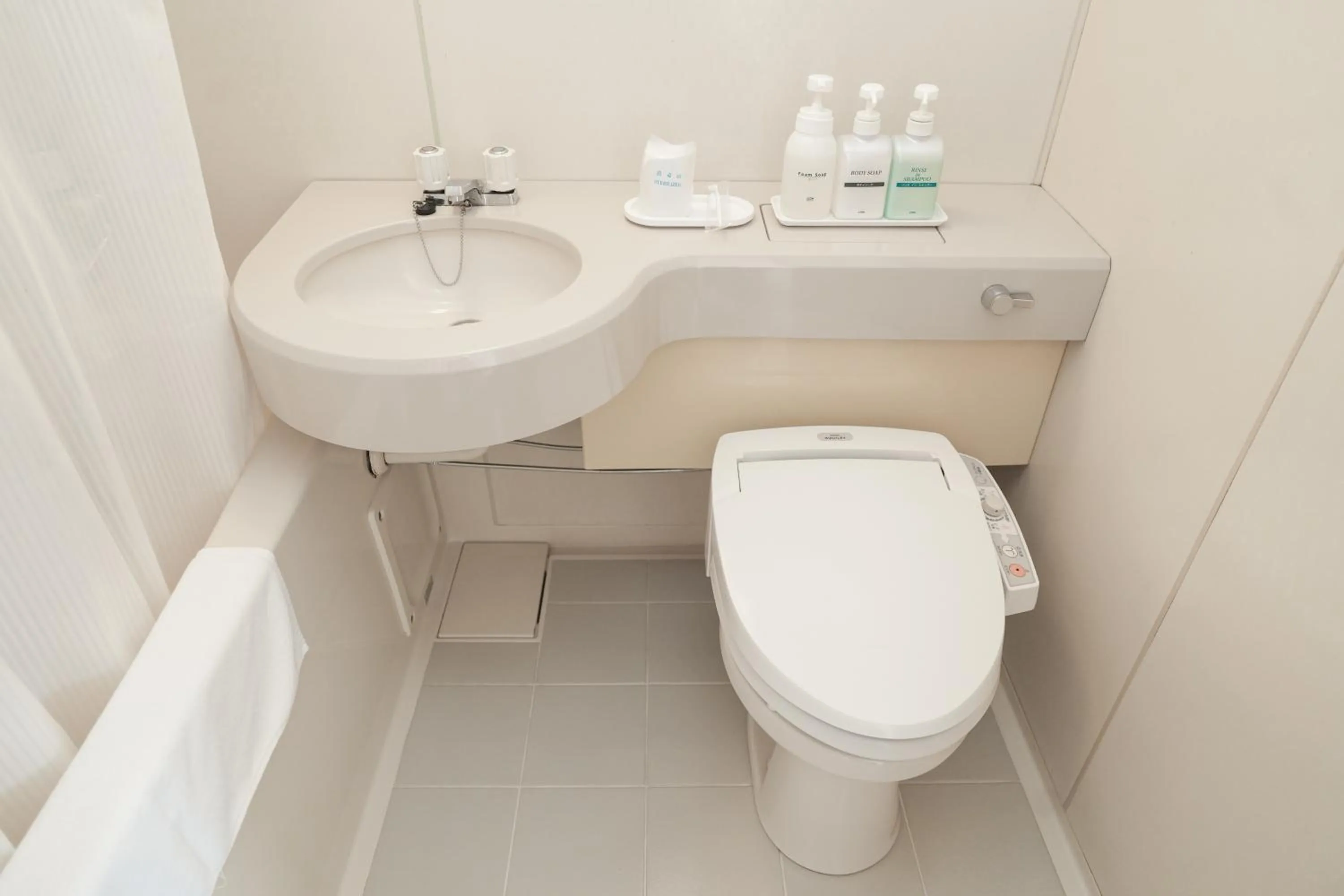 Toilet in Tendo Central Hotel