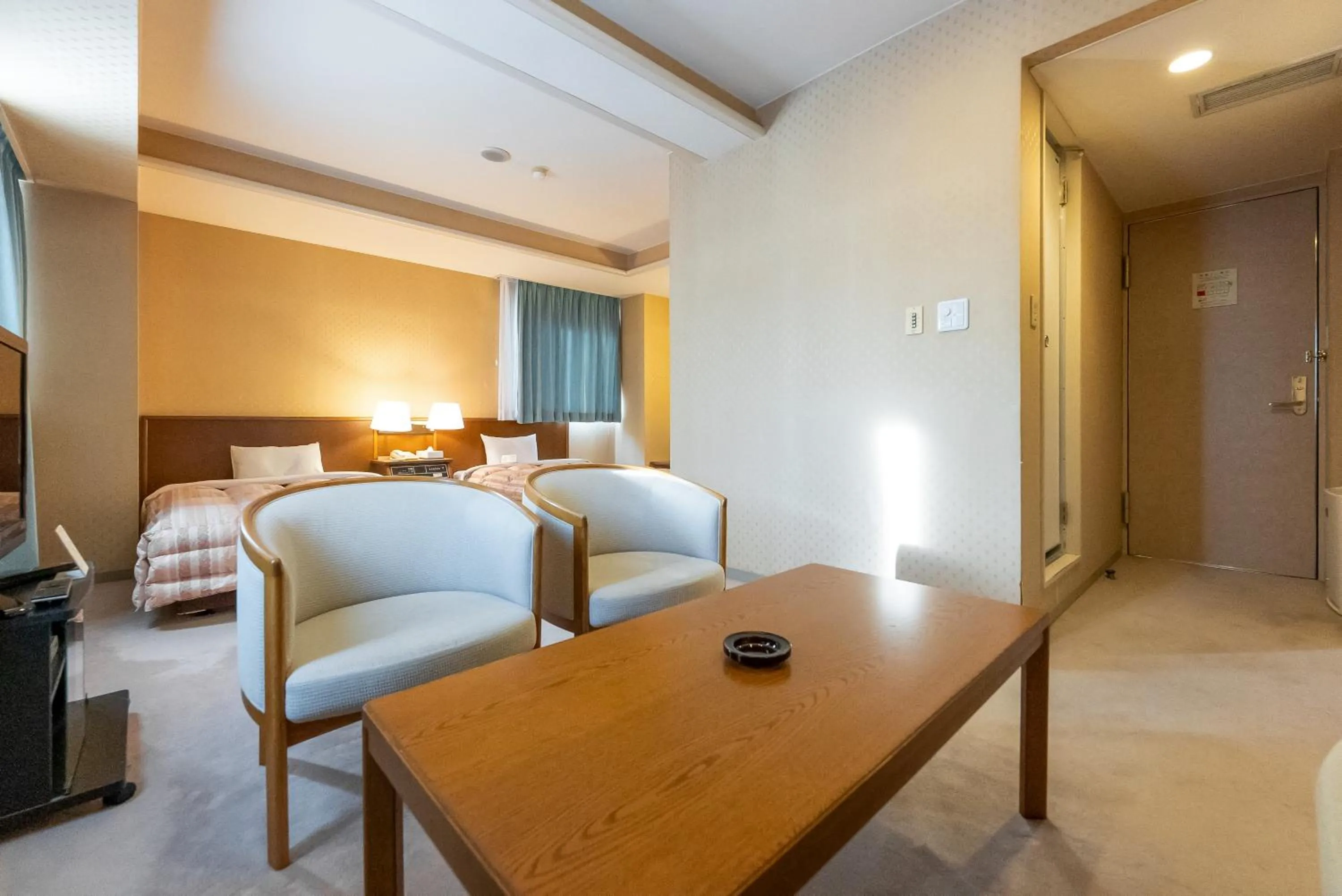 Living room, Bed in Tendo Central Hotel