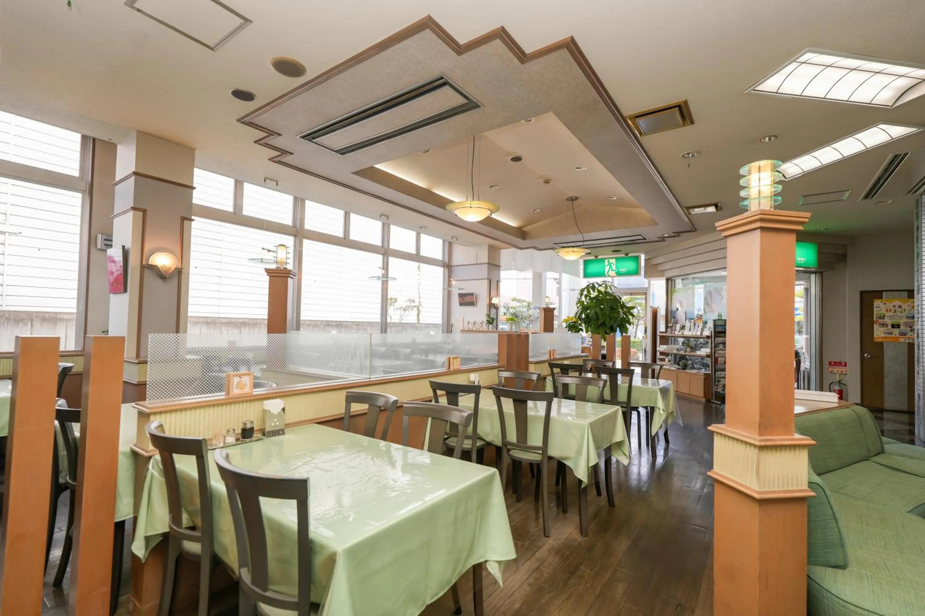 Restaurant/places to eat in Tendo Central Hotel