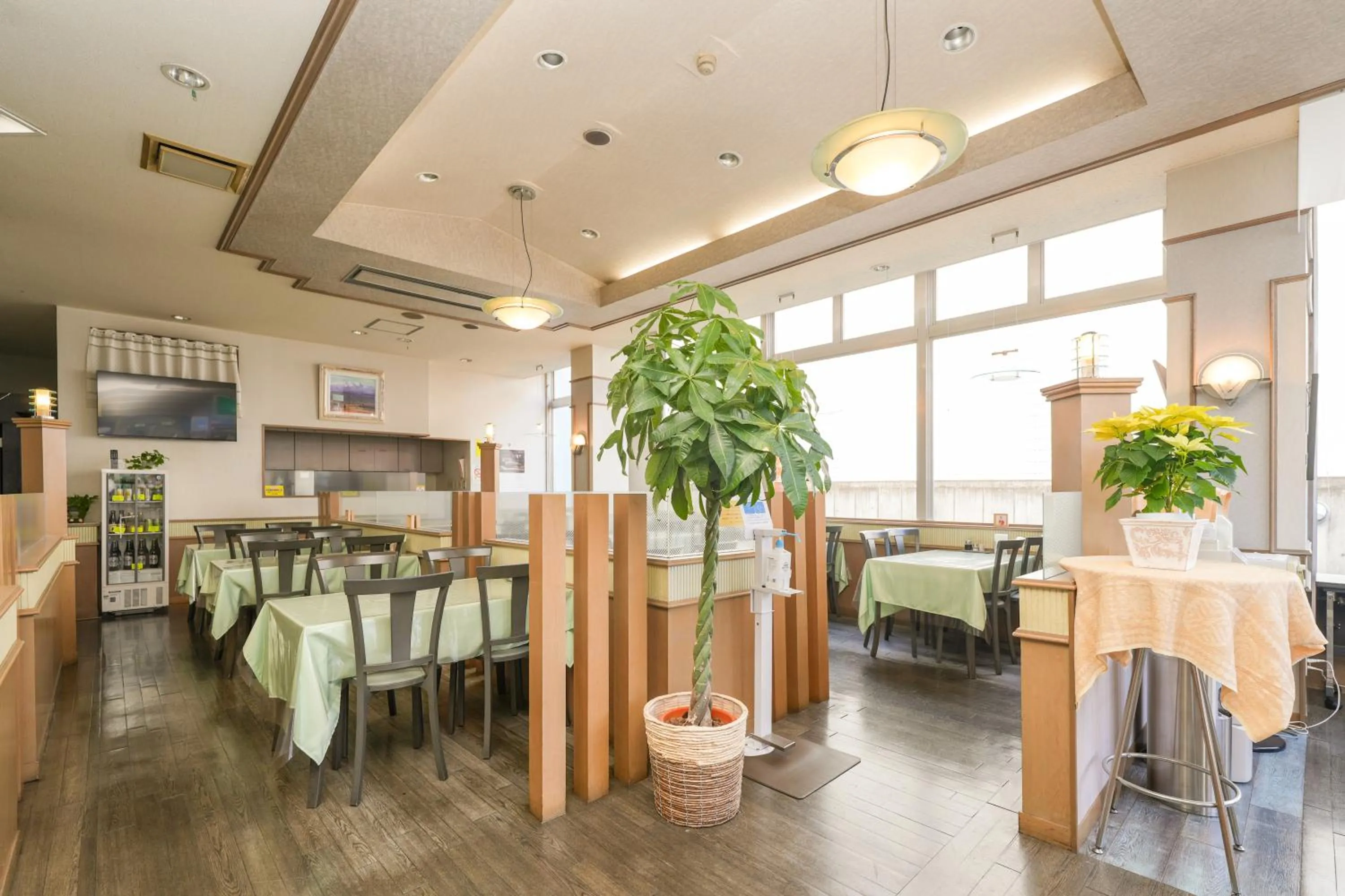 Restaurant/places to eat in Tendo Central Hotel