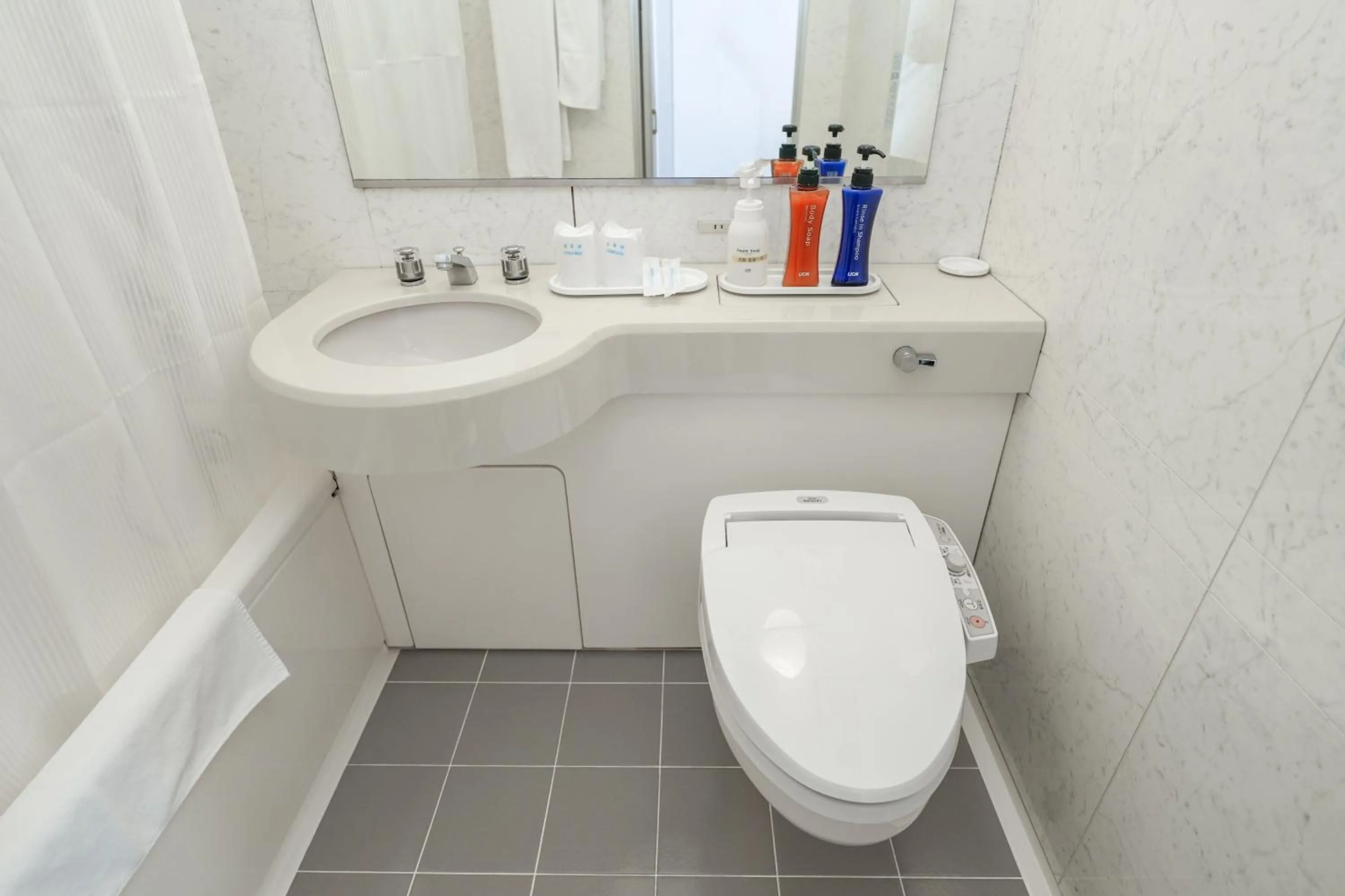 Toilet in Tendo Central Hotel