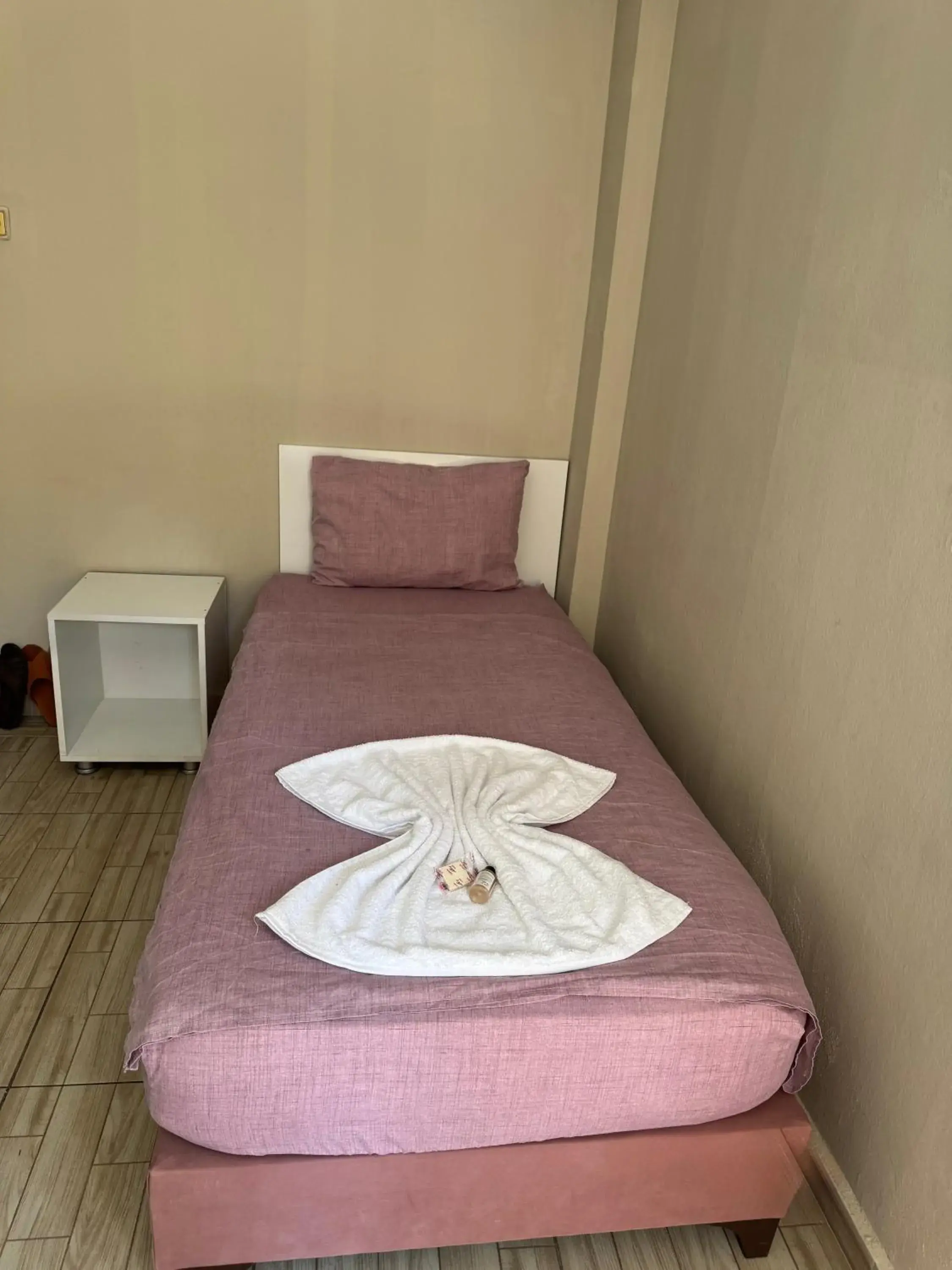 Double or Twin Room with Shared Bathroom in Ersoy Ak Pansiyon Double or Twin Room with Shared Bathroom in Ersoy Ak Pansiyon