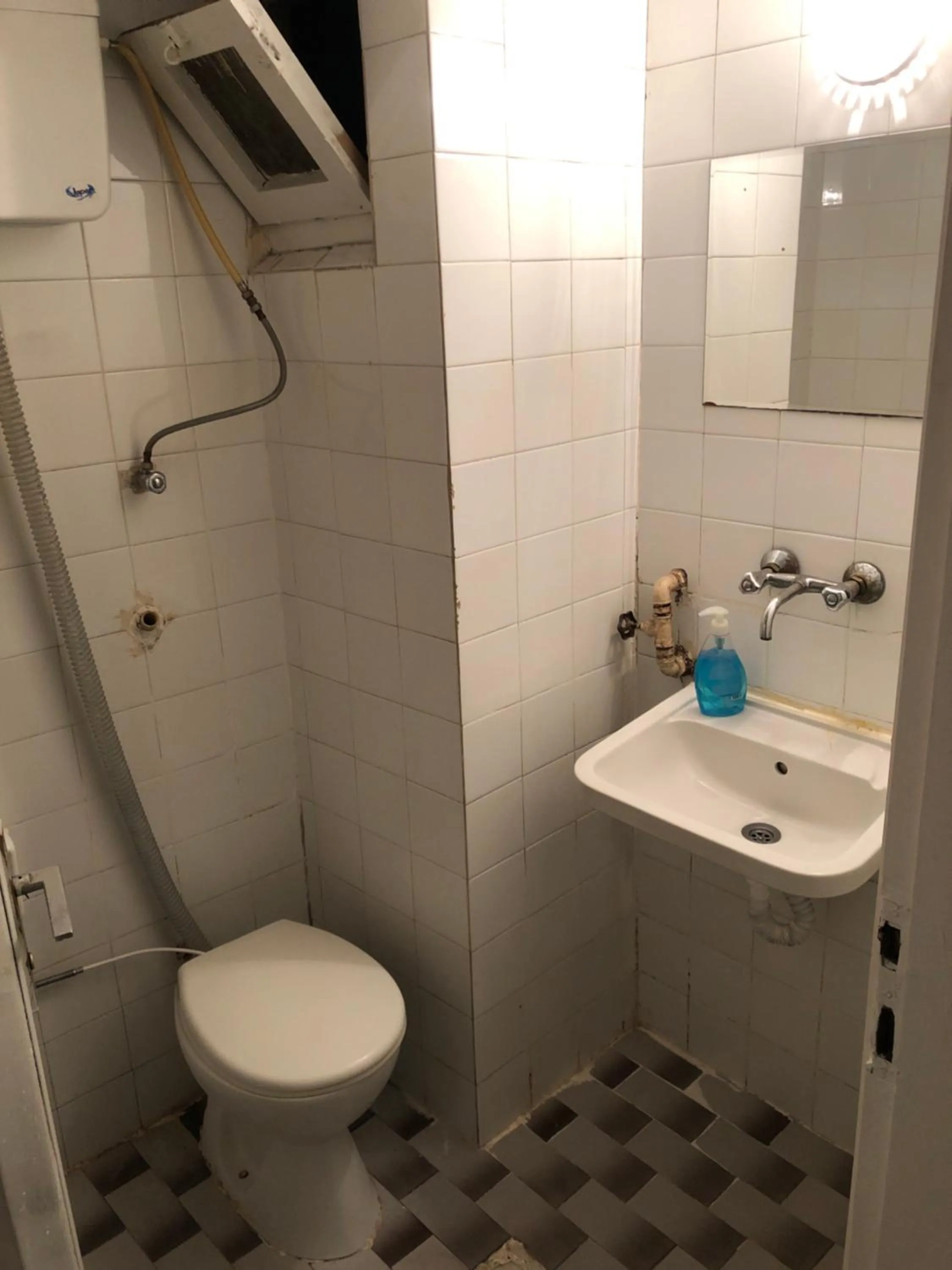 Shower in Ersoy Ak Pansiyon