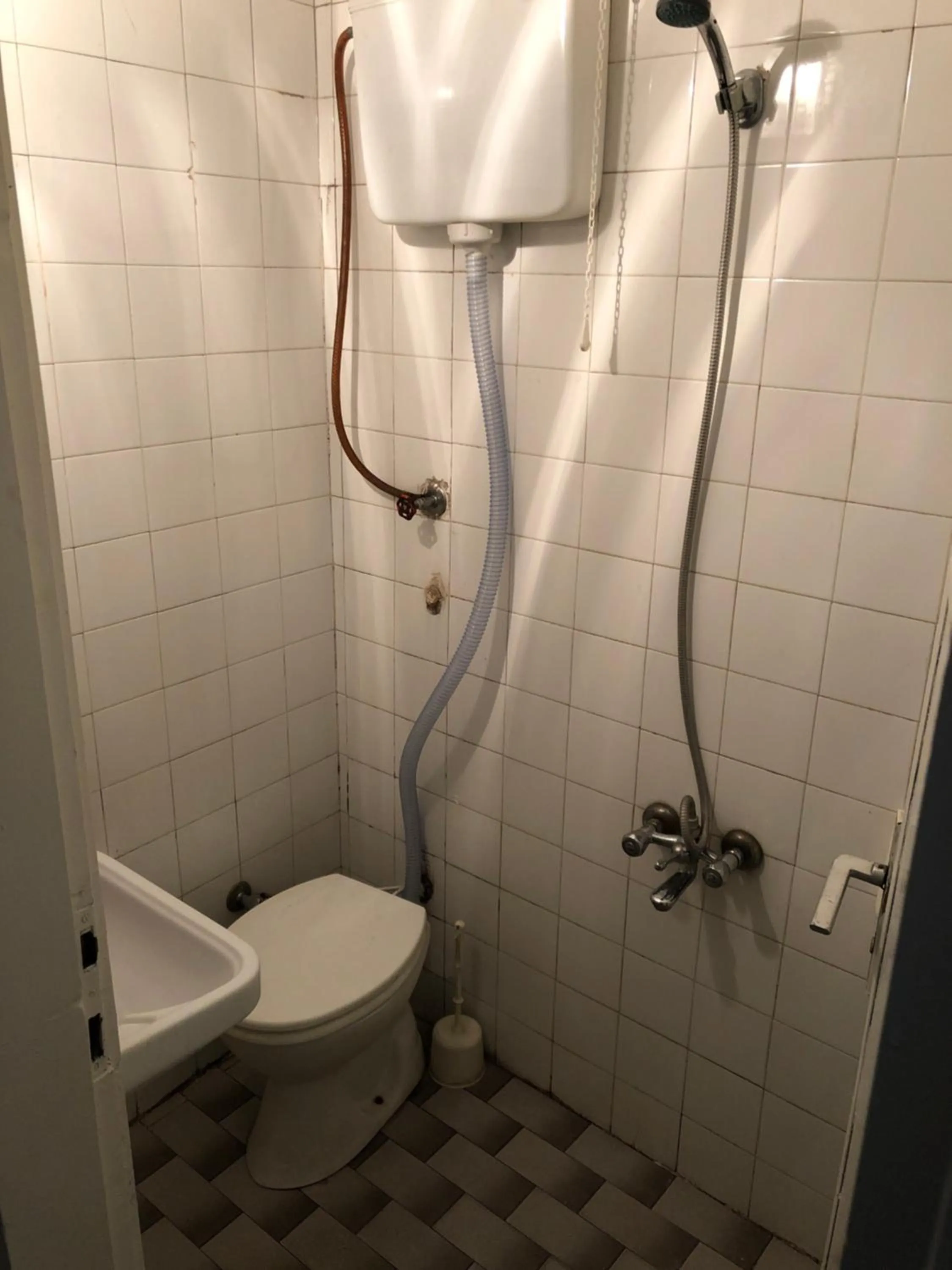 Shower in Ersoy Ak Pansiyon