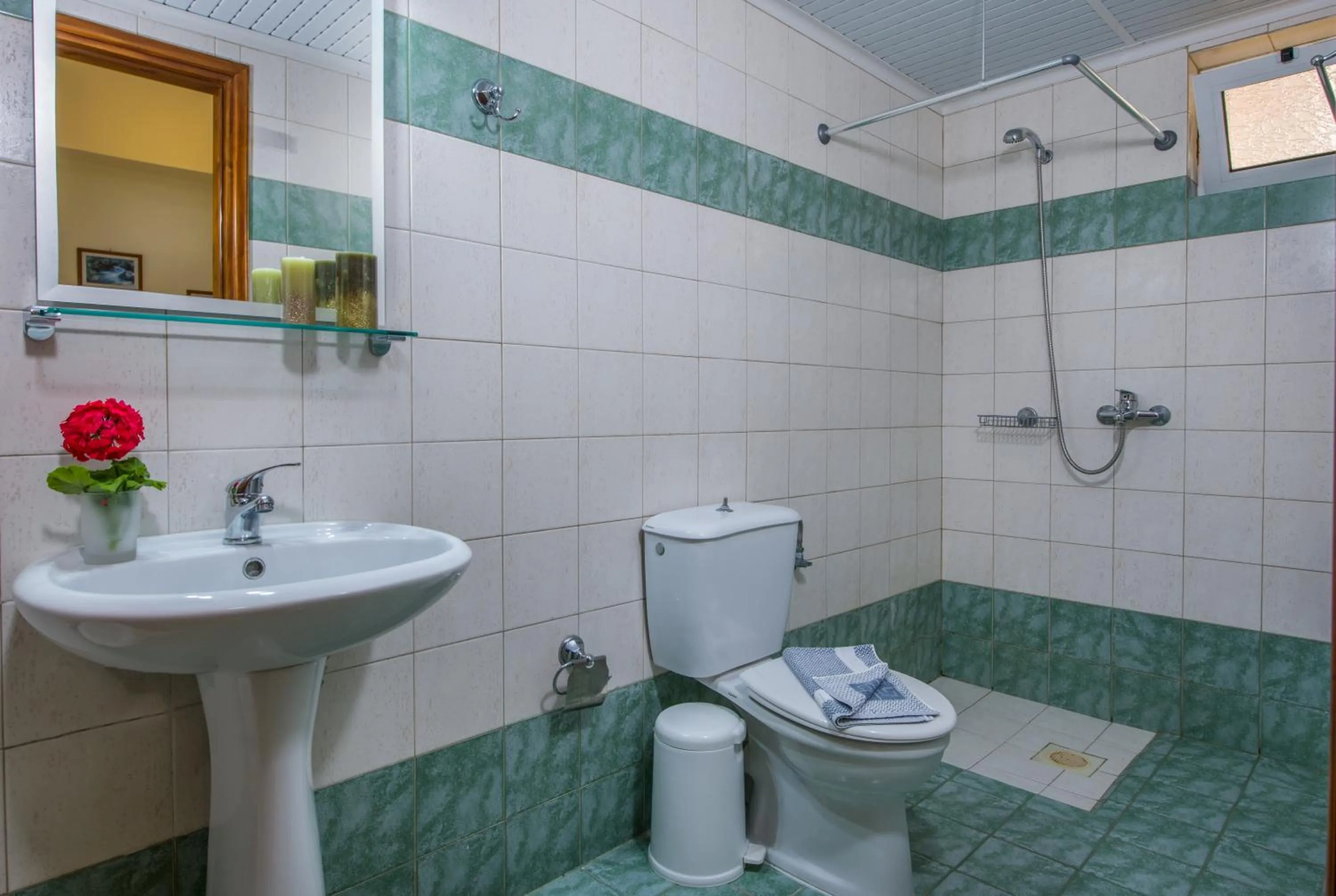 Shower in Dias Hotel Apartments