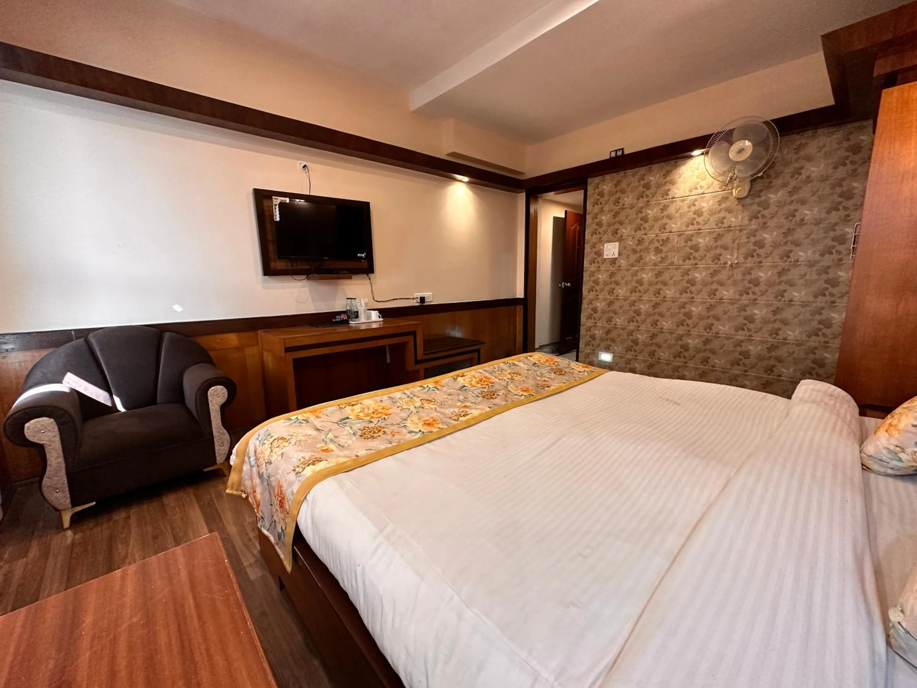 Bed in Hotel Gajraj