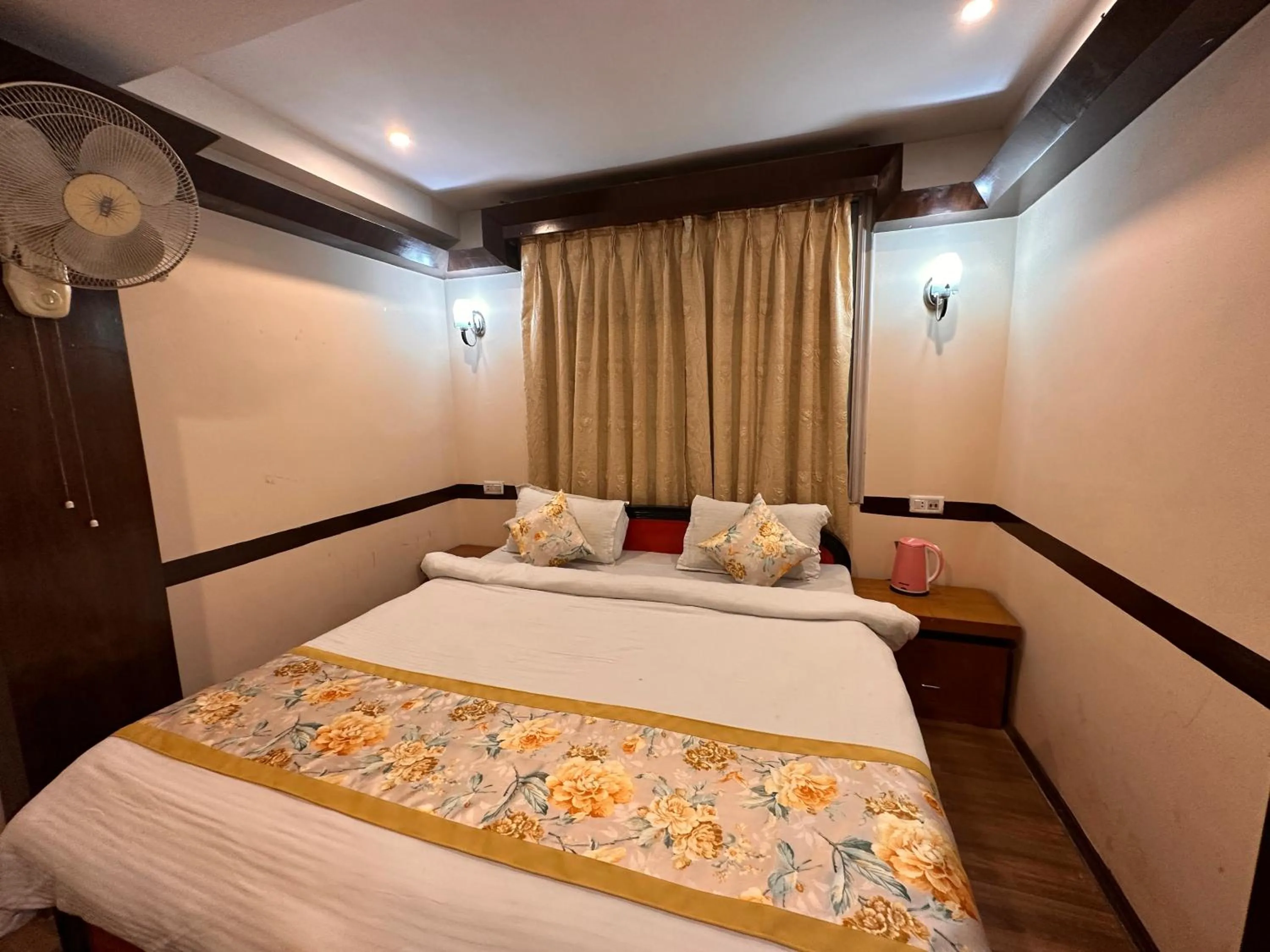 Bed in Hotel Gajraj