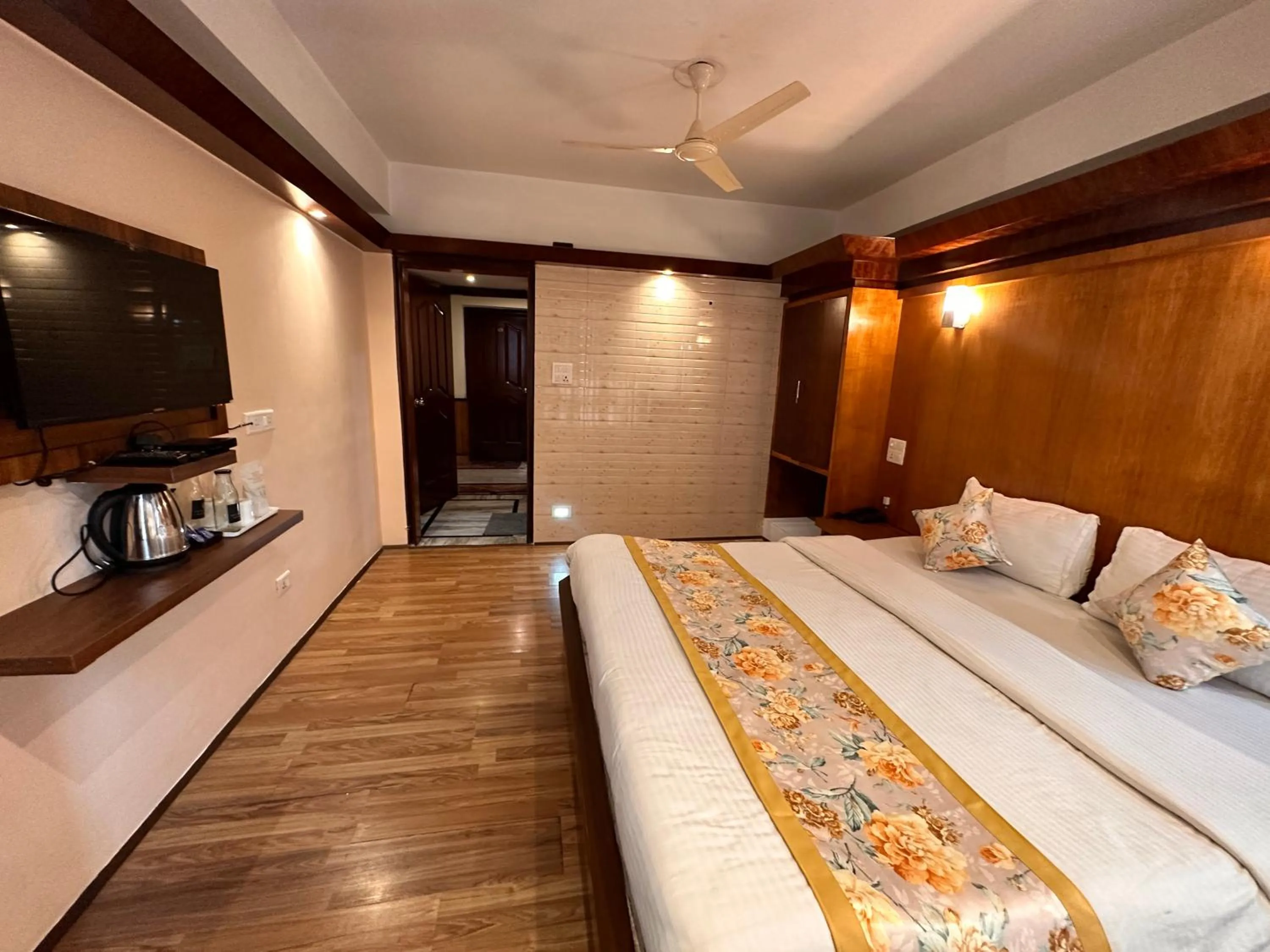 Bed in Hotel Gajraj