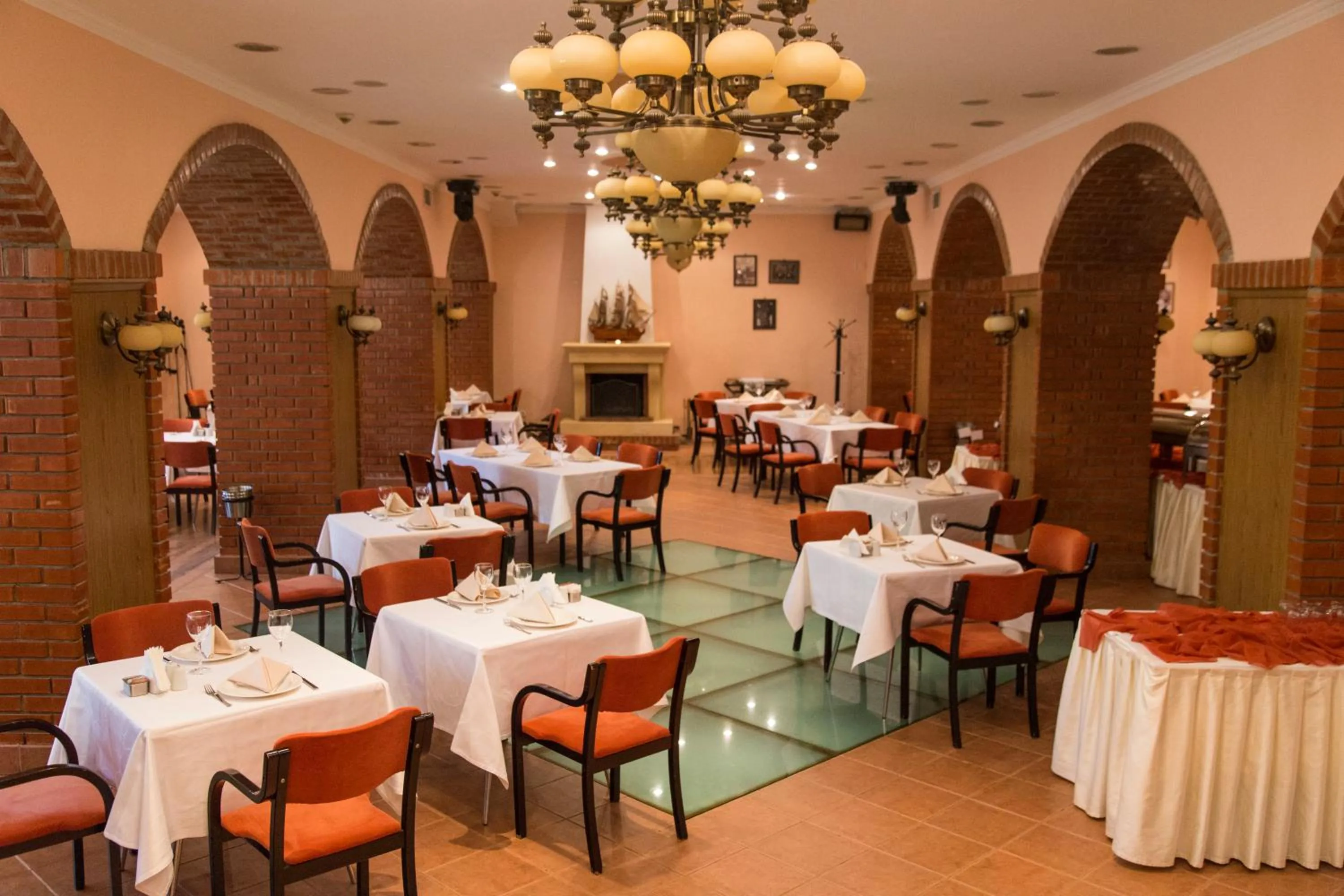 Restaurant/places to eat in Caro Hotel