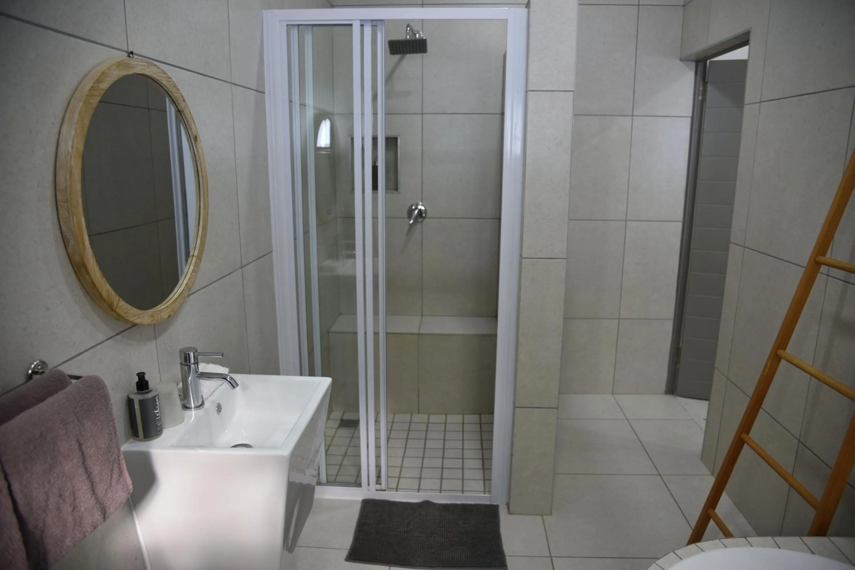 Bathroom in Karoo Retreat- Self Catering Villas and Guest House