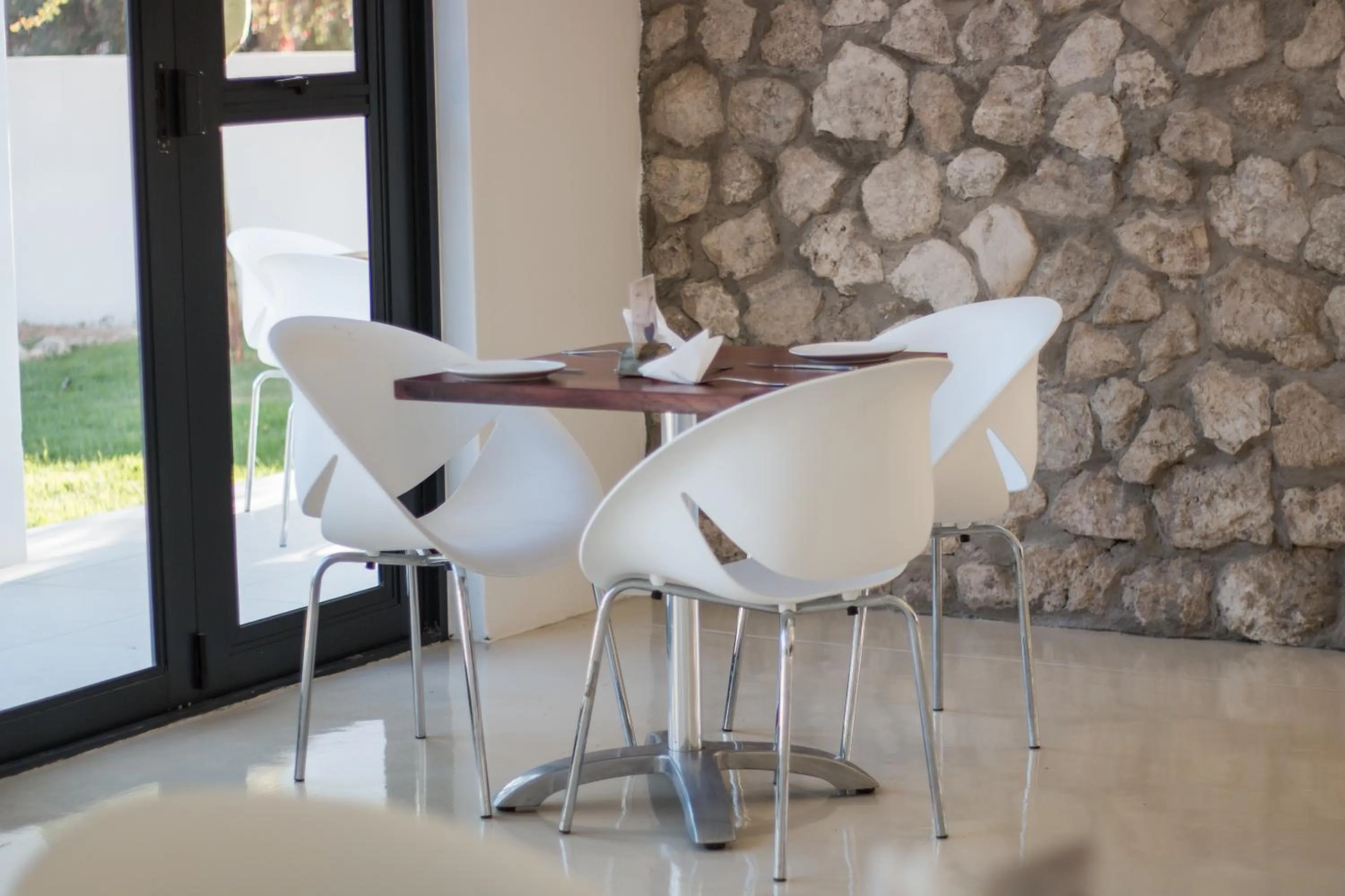 Lounge or bar in Karoo Retreat- Self Catering Villas and Guest House