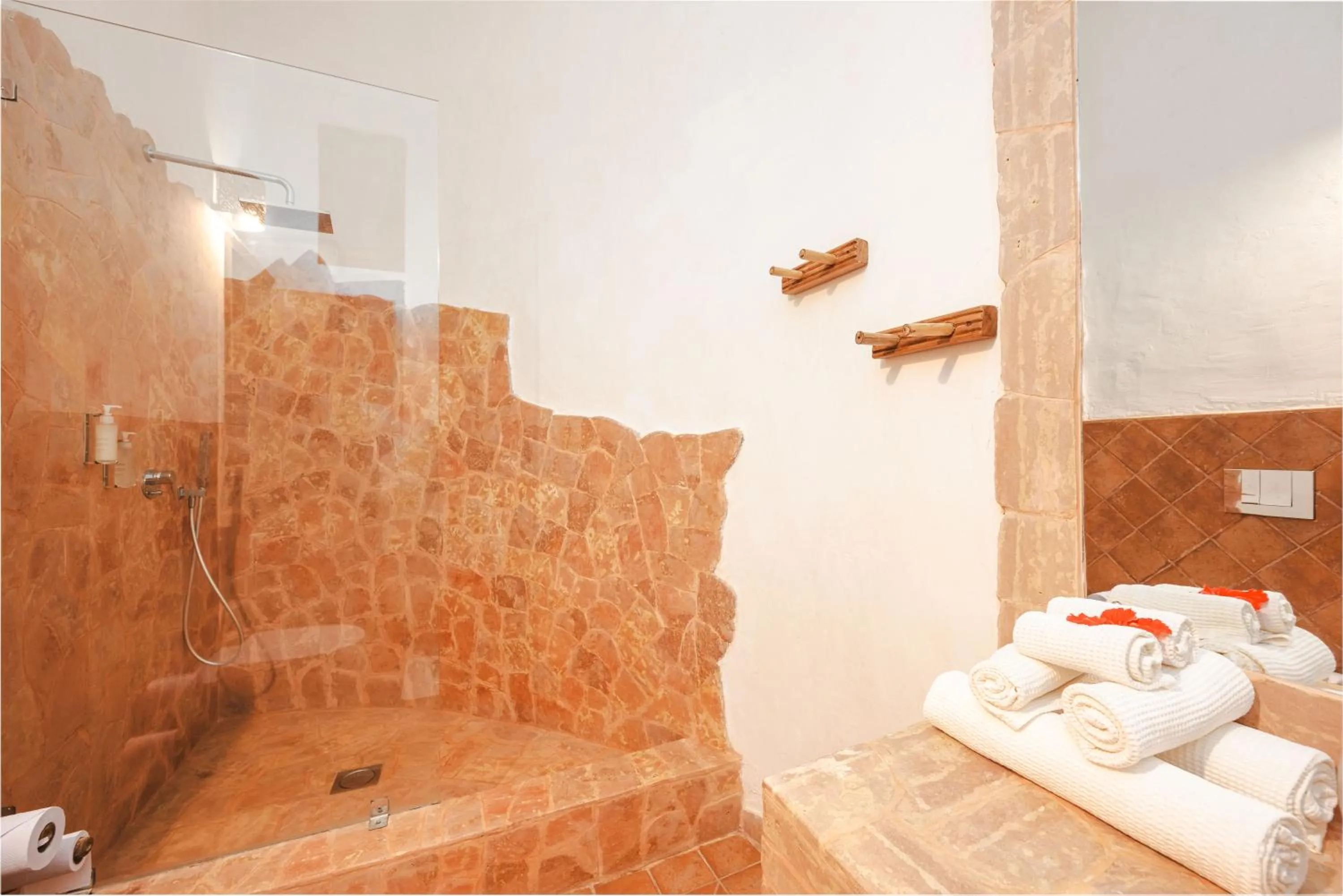 Shower in Mvuvi Boutique Resort