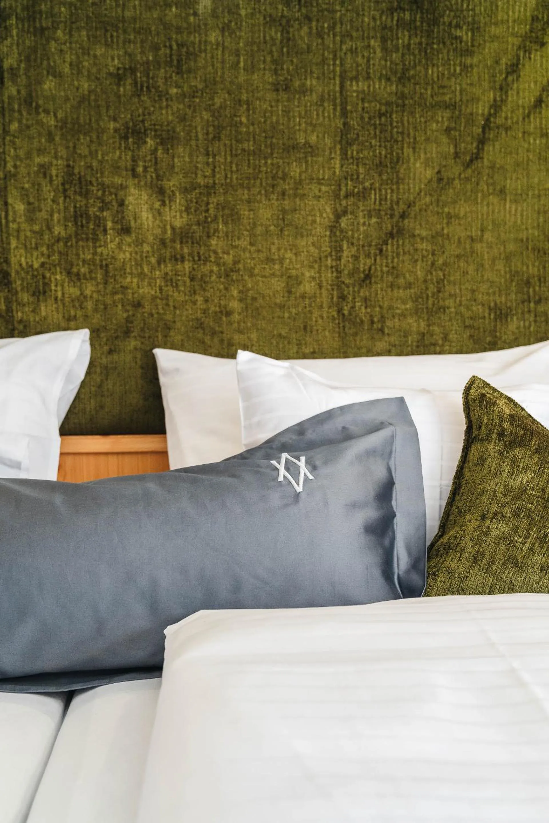 Bed in ARPURIA l 4 Star Superior l Adults Only