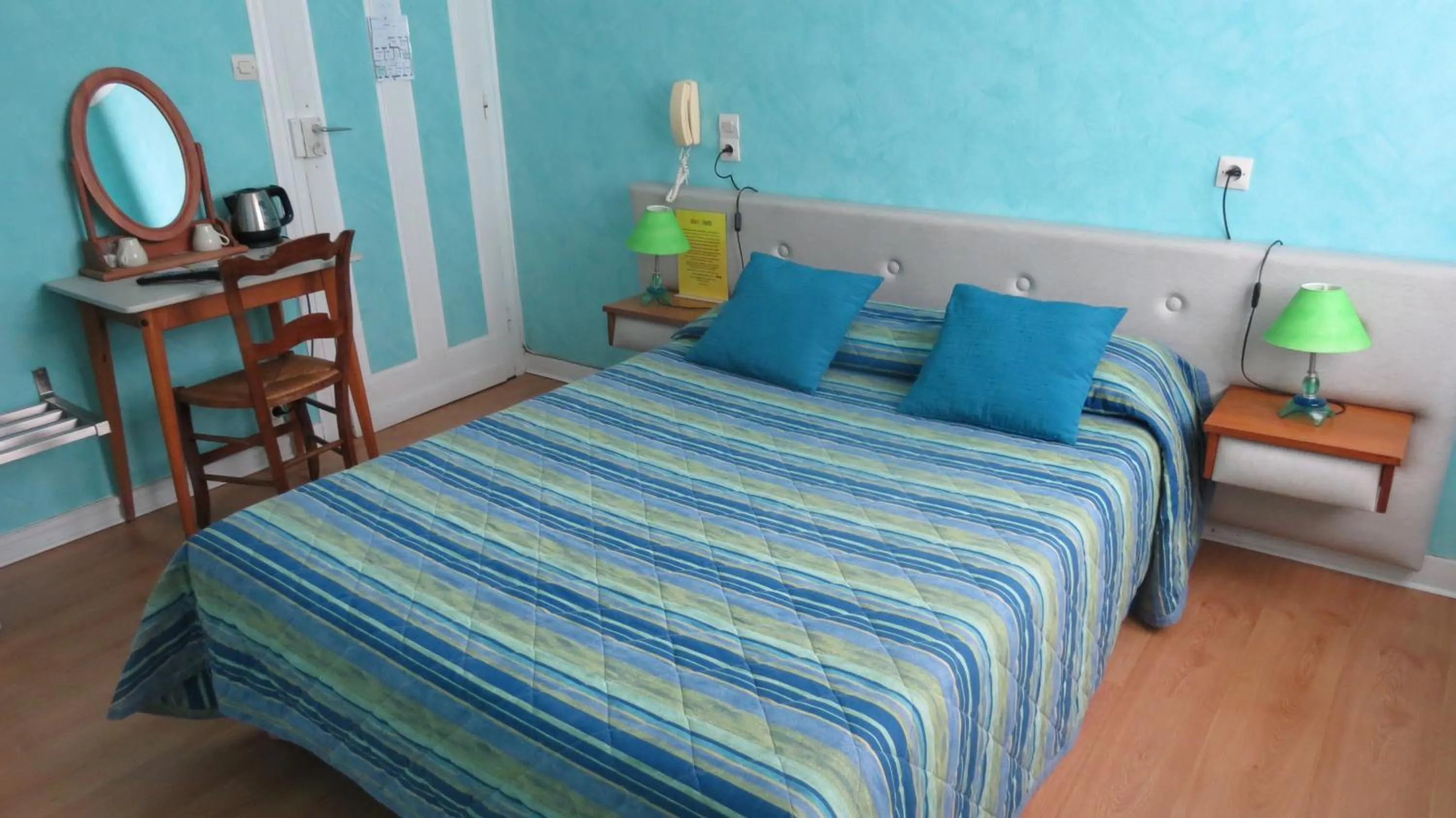 Bedroom, Bed in Hotel Au Petit Béarn