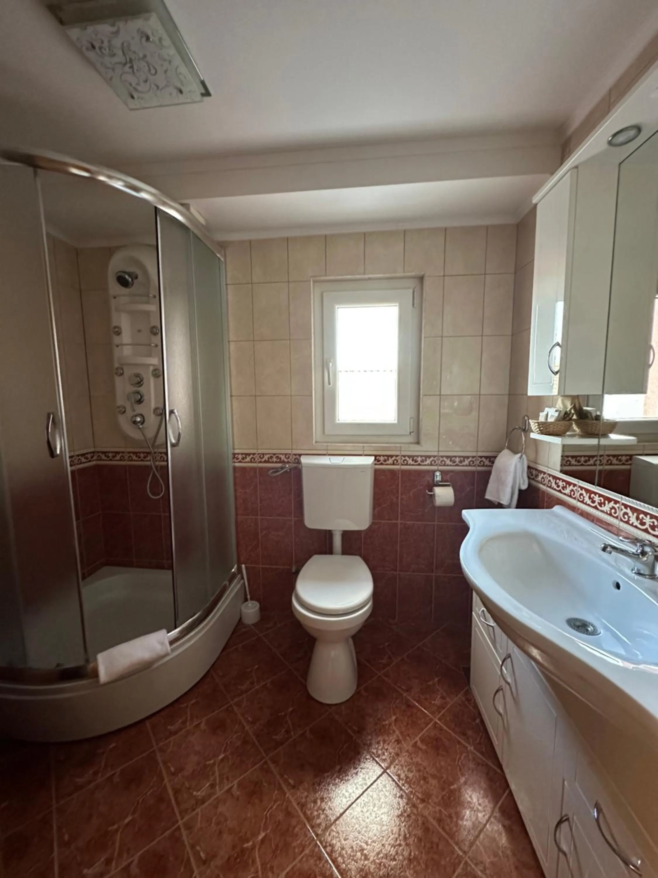 Shower in Hotel Grande