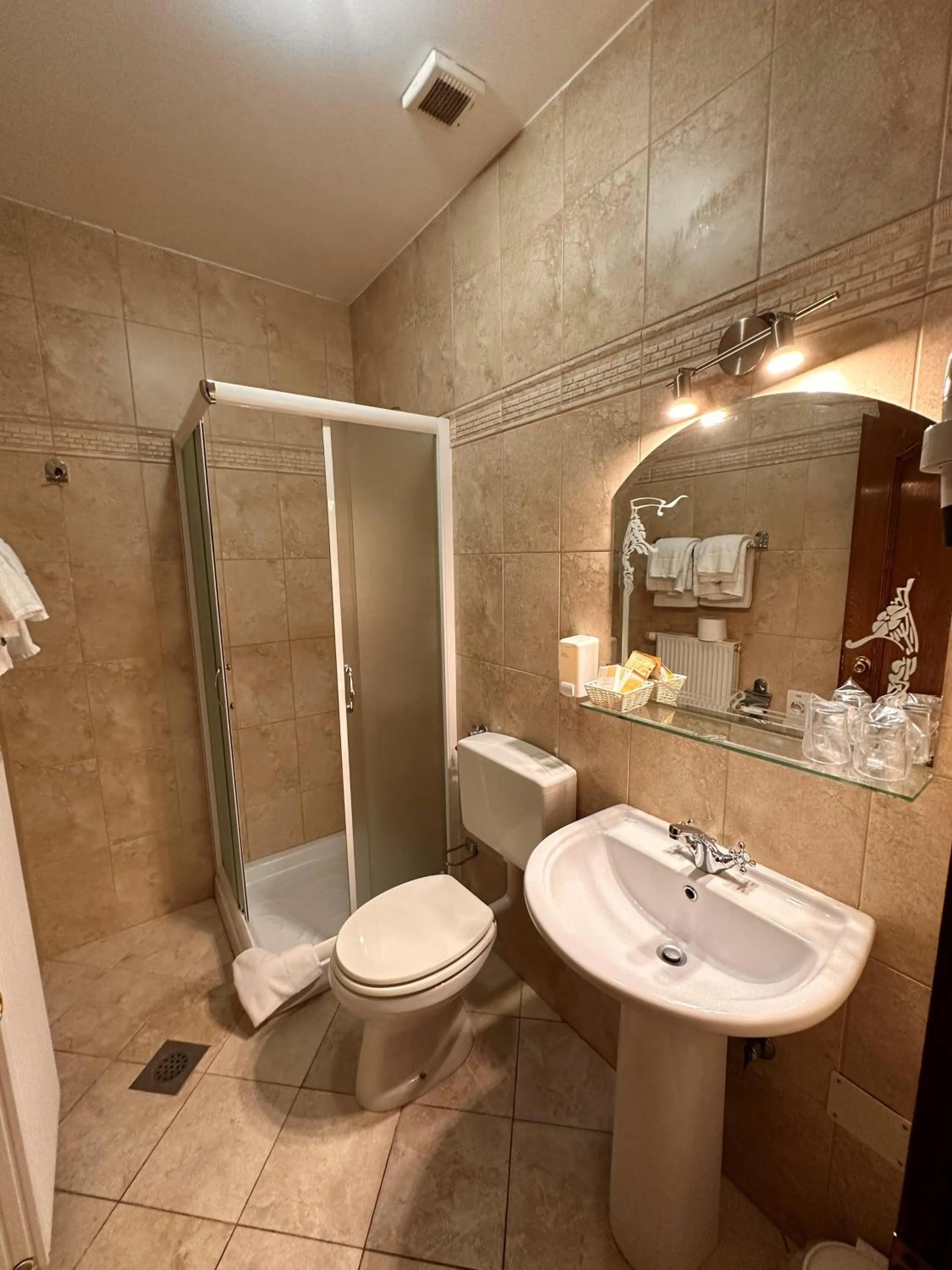 Shower in Hotel Grande