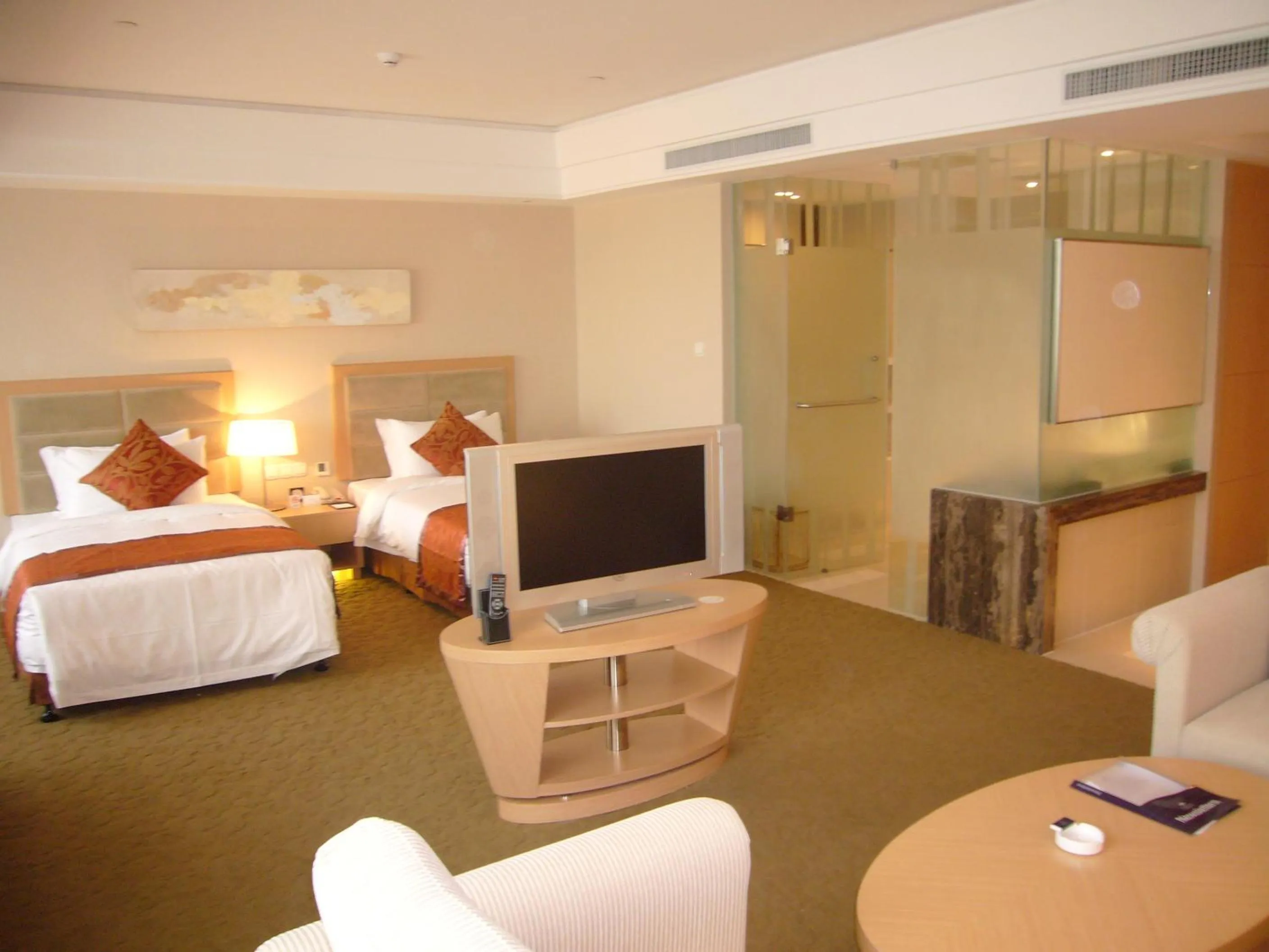 Photo of the whole room, TV/Entertainment Center in Grand Metropark Hotel Suzhou