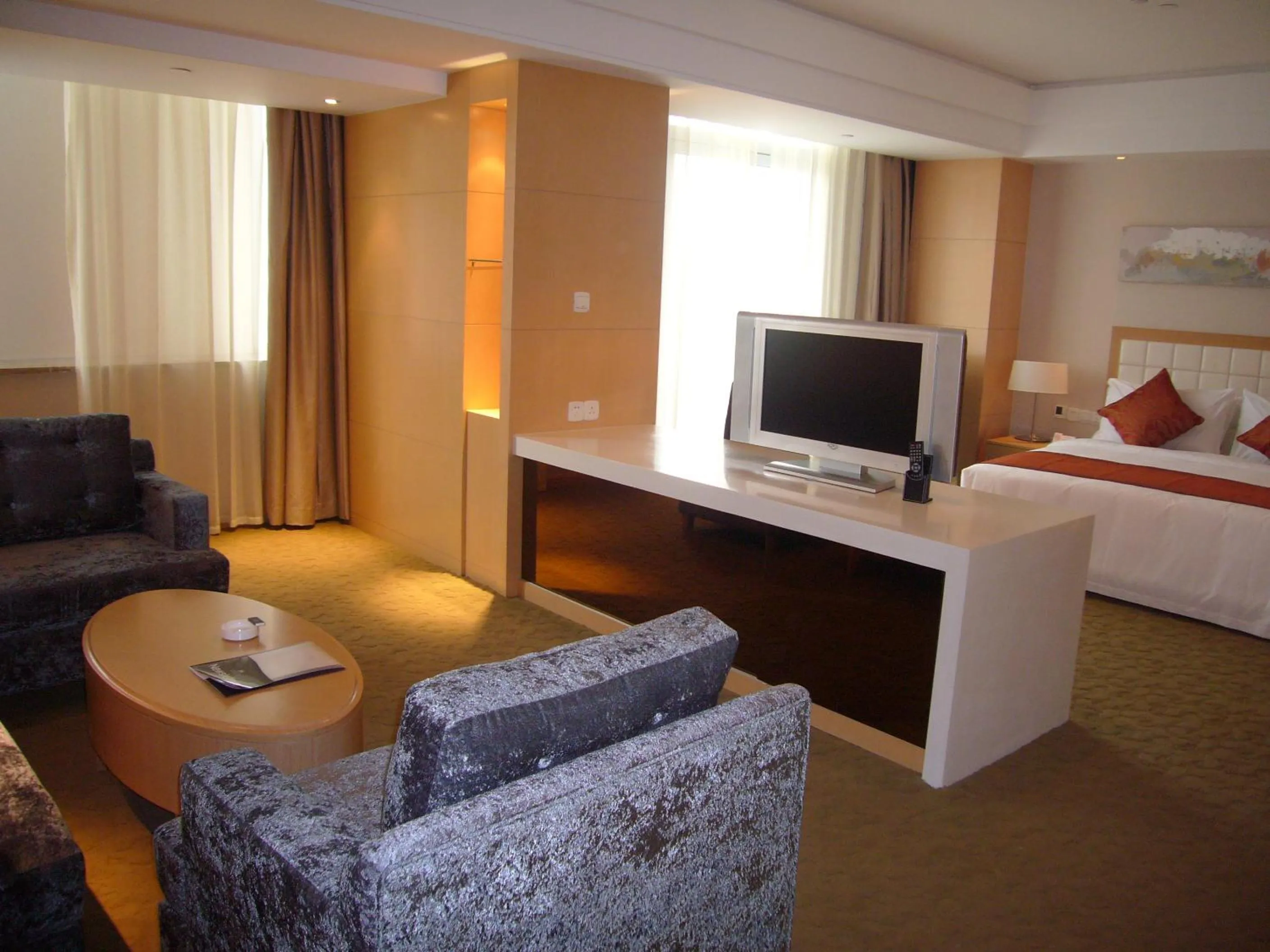 Photo of the whole room, Seating Area in Grand Metropark Hotel Suzhou