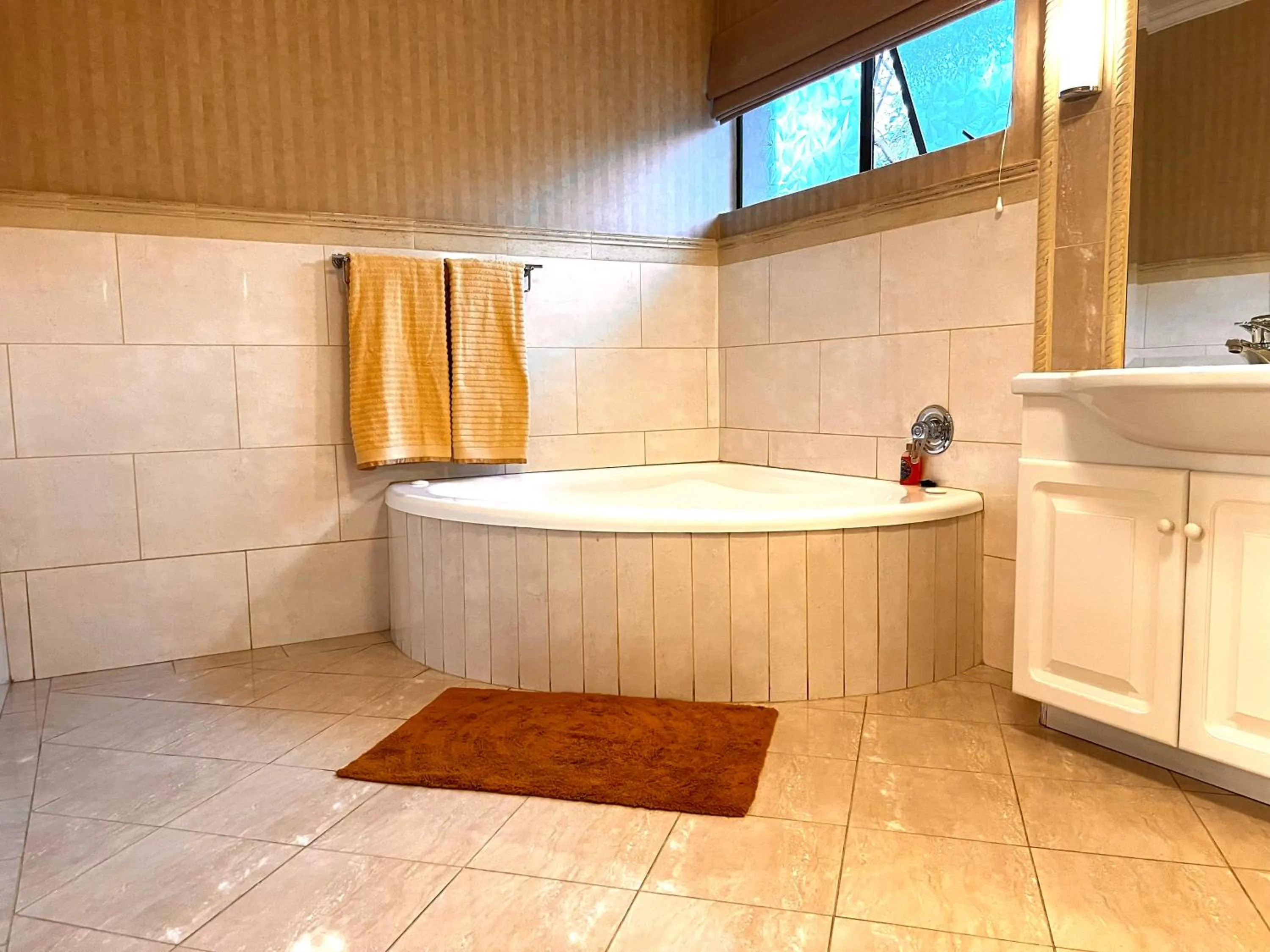 Bathroom in 27A on Angus