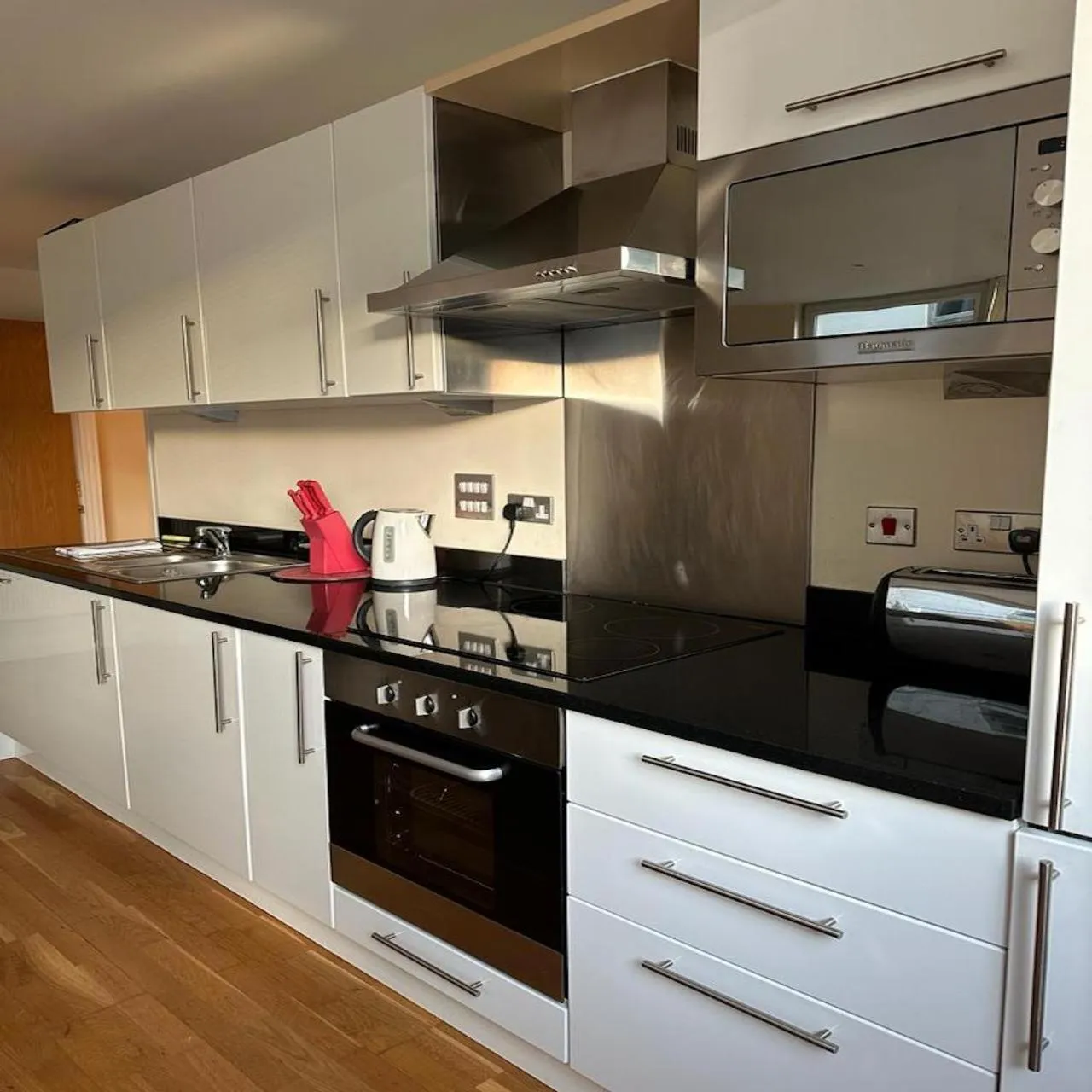 Kitchen or kitchenette in Canary Wharf - Luxury Apartments
