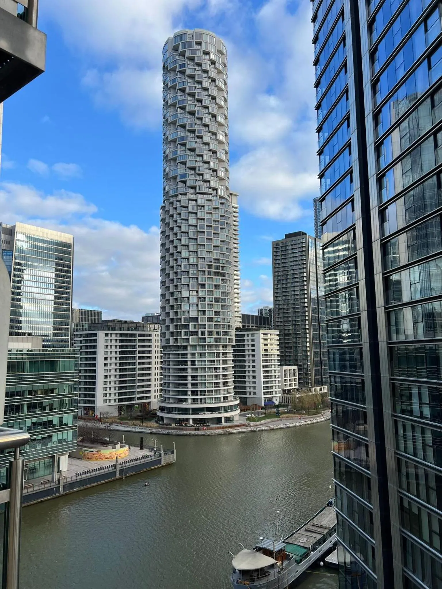 City view in Canary Wharf - Luxury Apartments