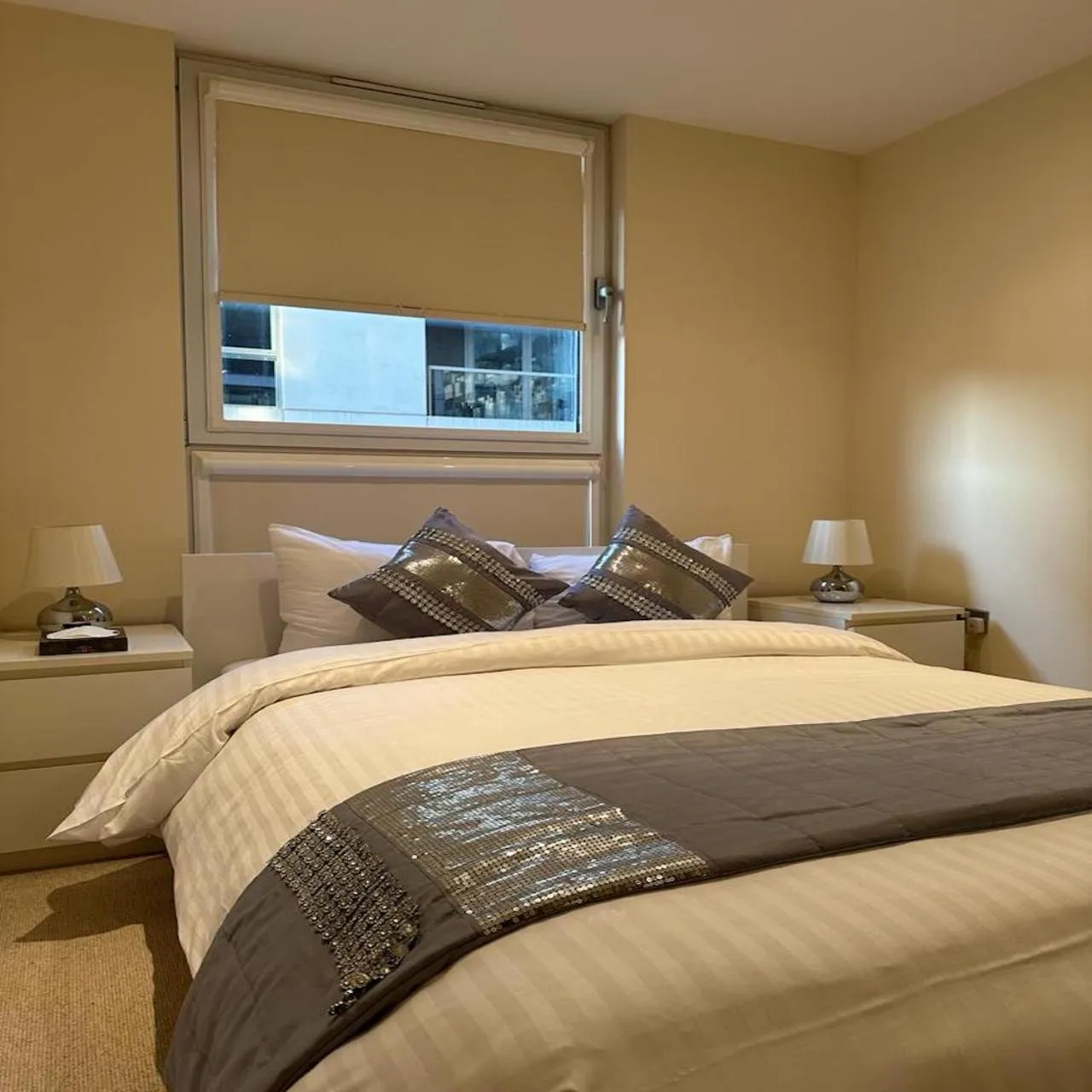 Bed in Canary Wharf - Luxury Apartments