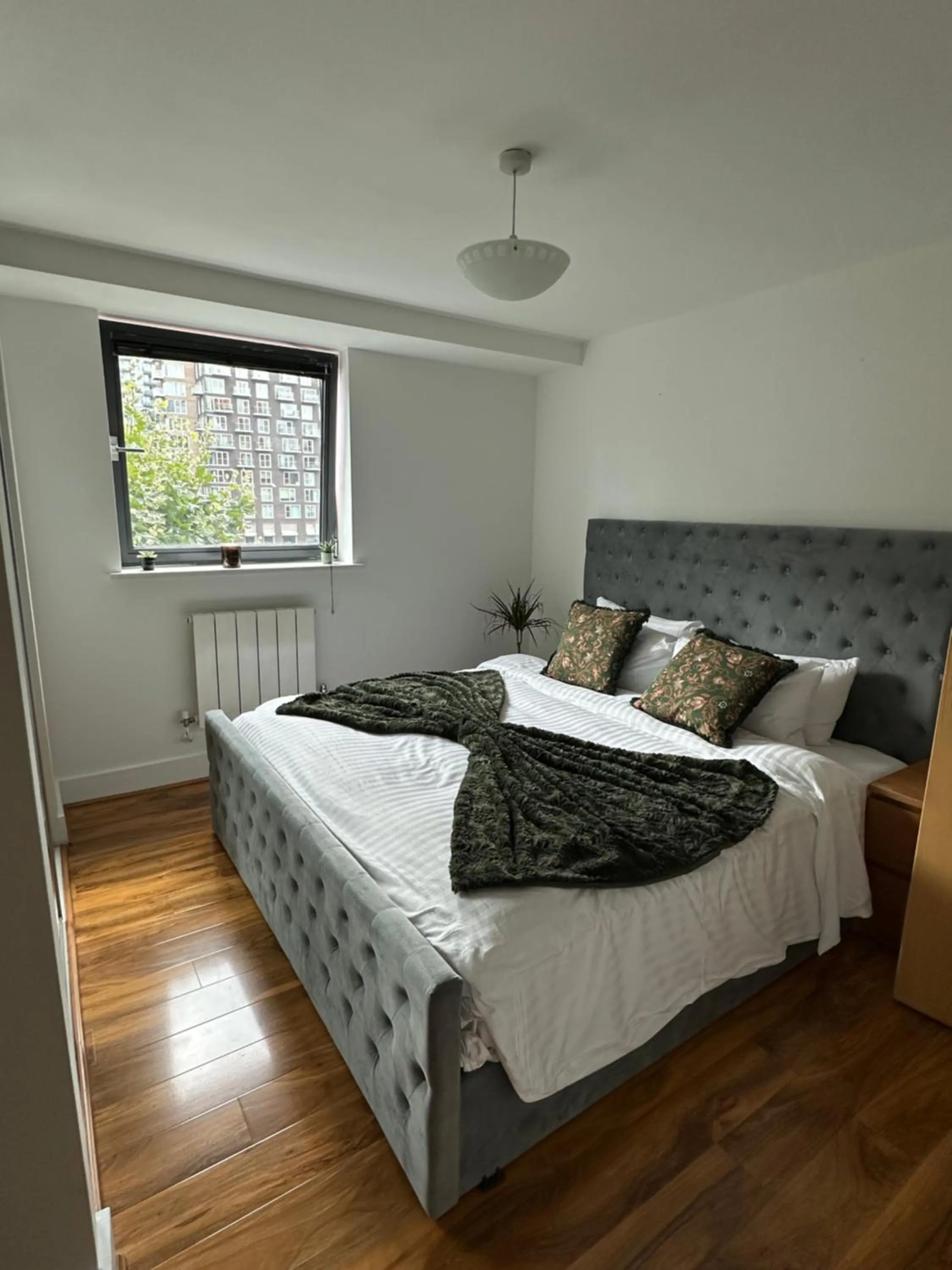 Bed in Canary Wharf - Luxury Apartments