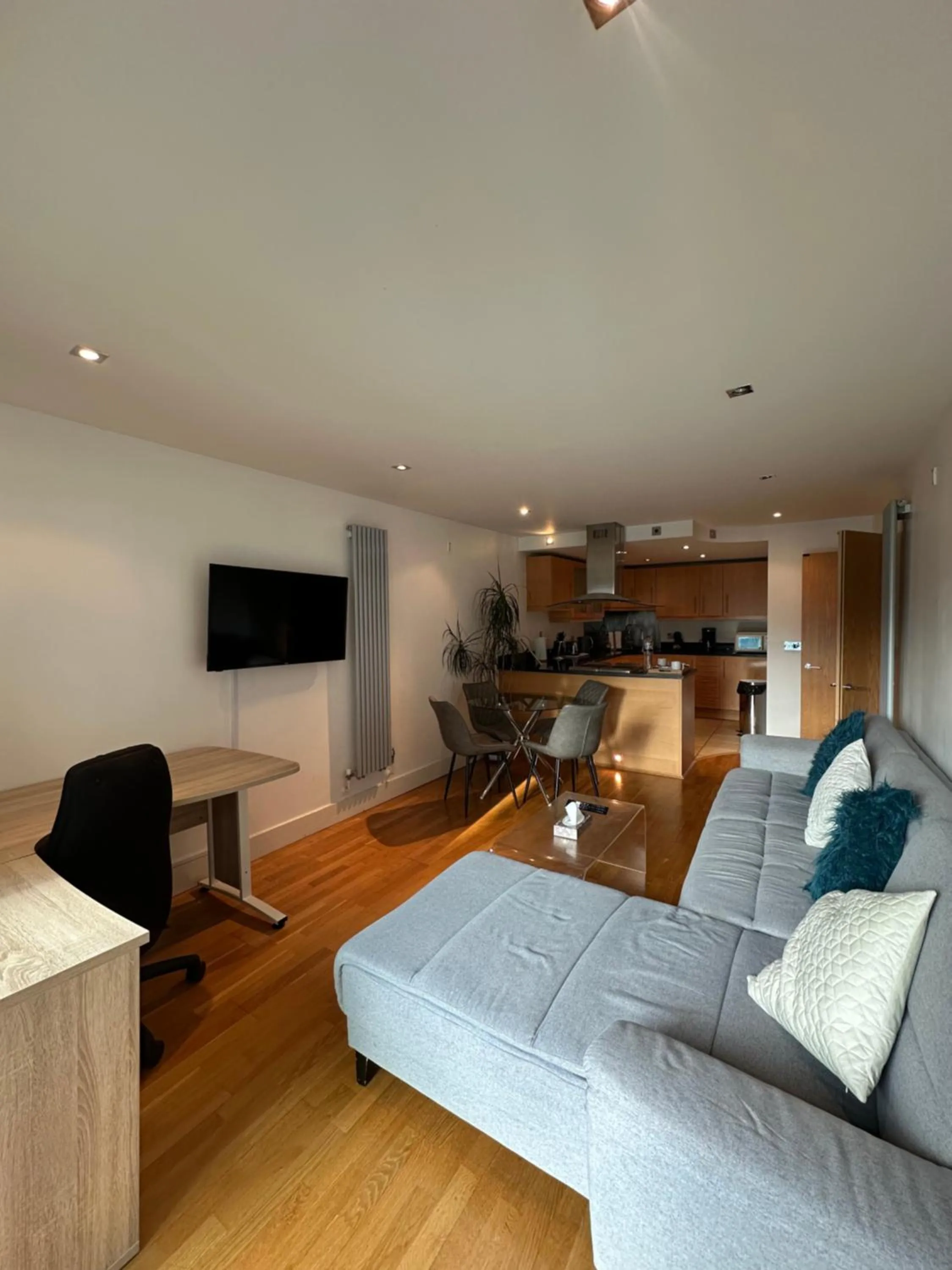 Communal lounge/ TV room in Canary Wharf - Luxury Apartments
