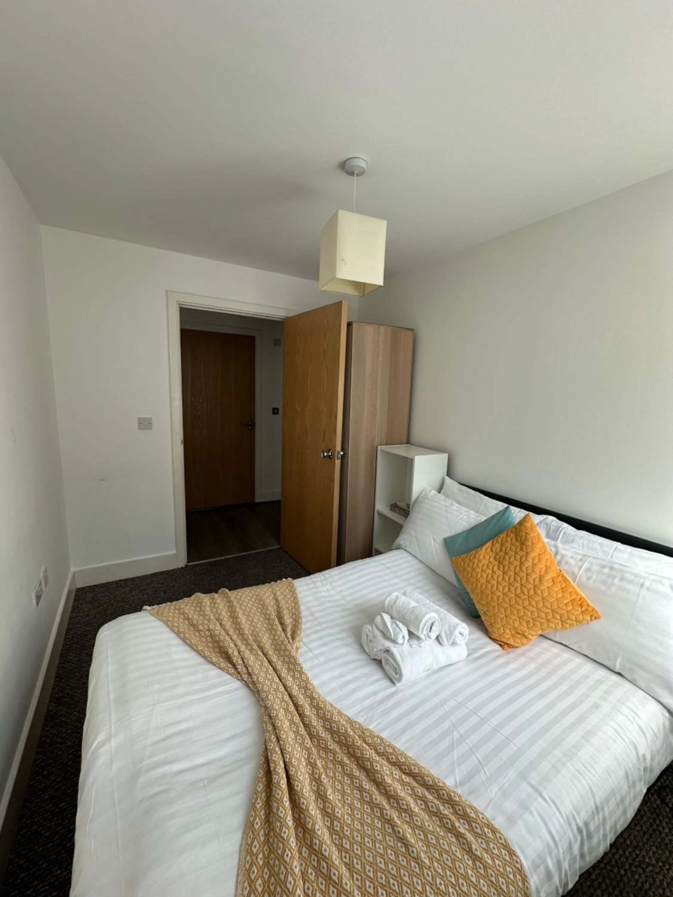 Bed in Canary Wharf - Luxury Apartments