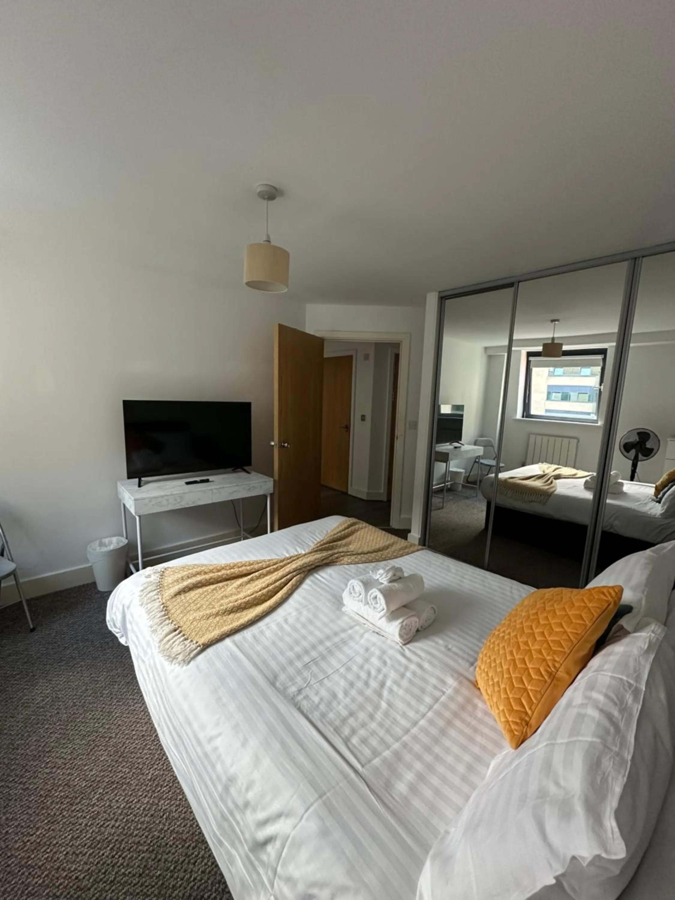 Bed in Canary Wharf - Luxury Apartments