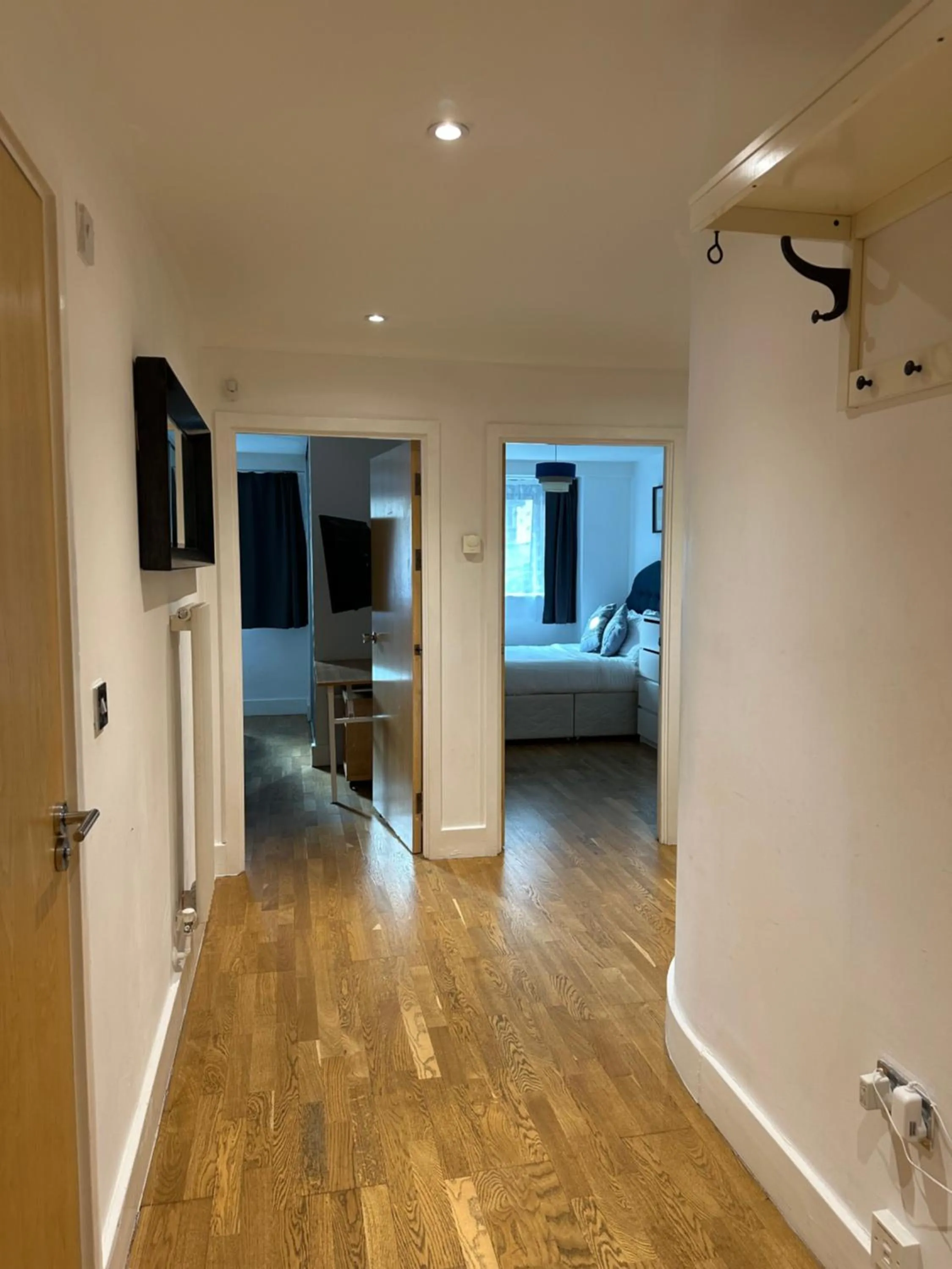 Bedroom, Bed in Canary Wharf - Luxury Apartments