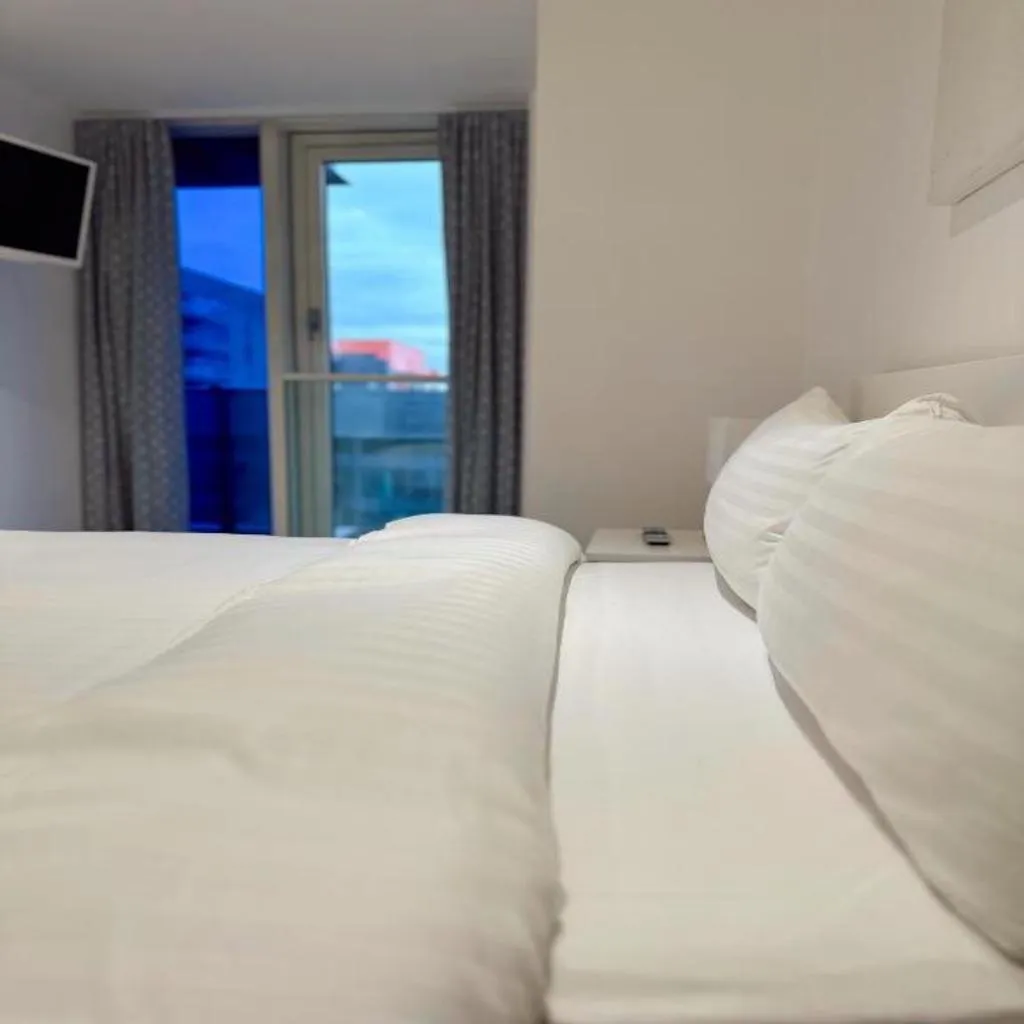 Bed in Canary Wharf - Luxury Apartments