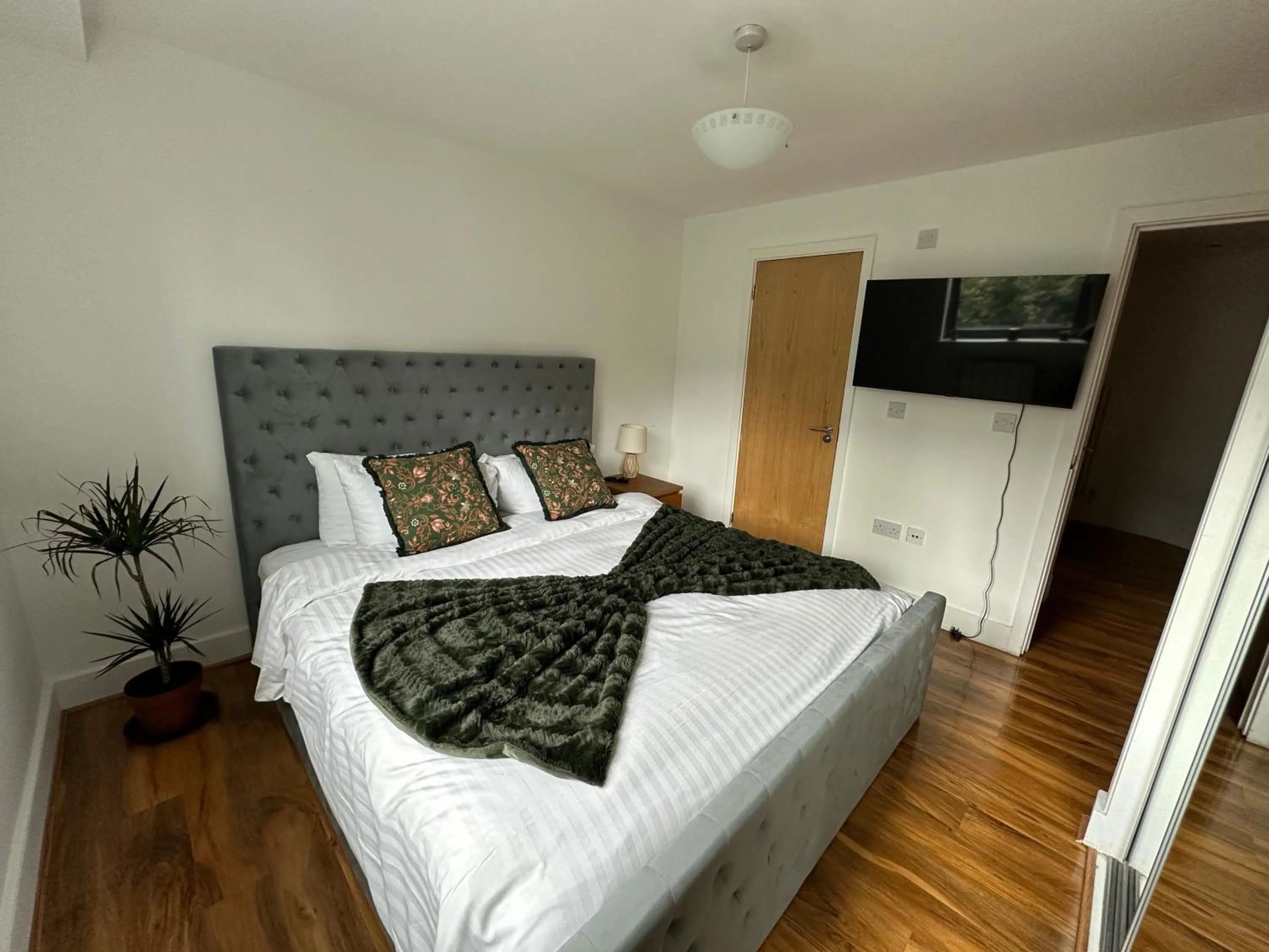 Bed in Canary Wharf - Luxury Apartments