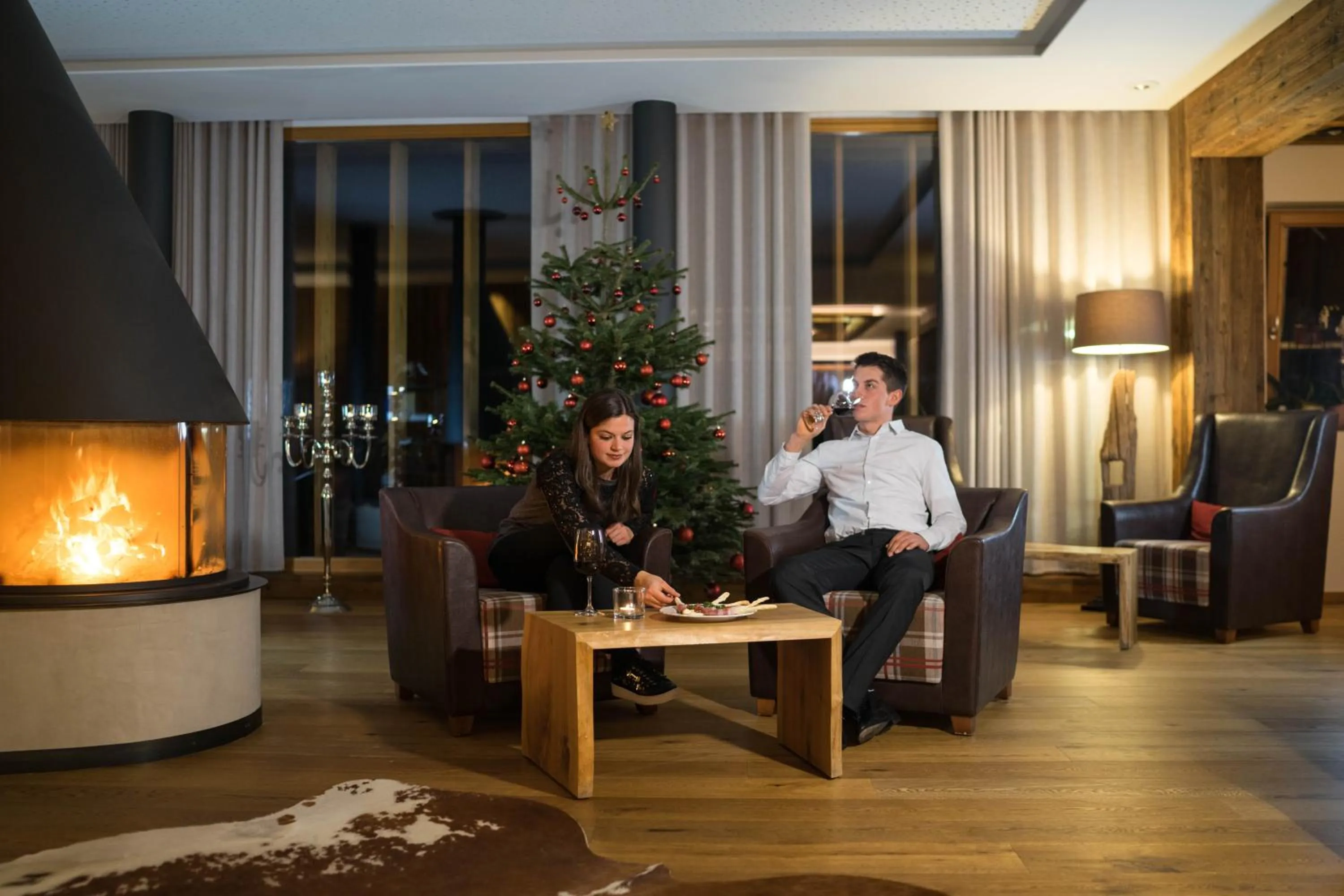 Communal lounge/ TV room in Dolomites Nature Hotel Vigilerhof