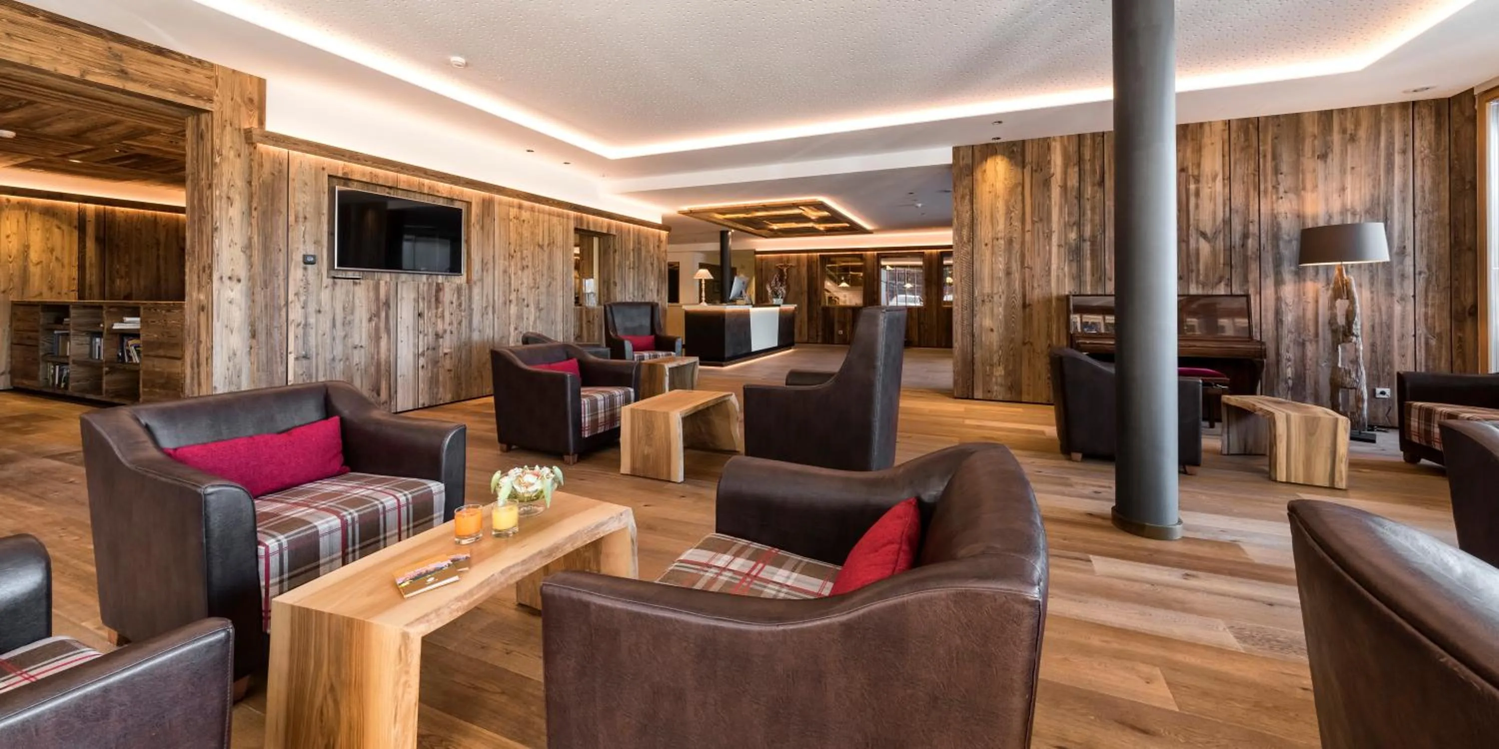 Communal lounge/ TV room in Dolomites Nature Hotel Vigilerhof