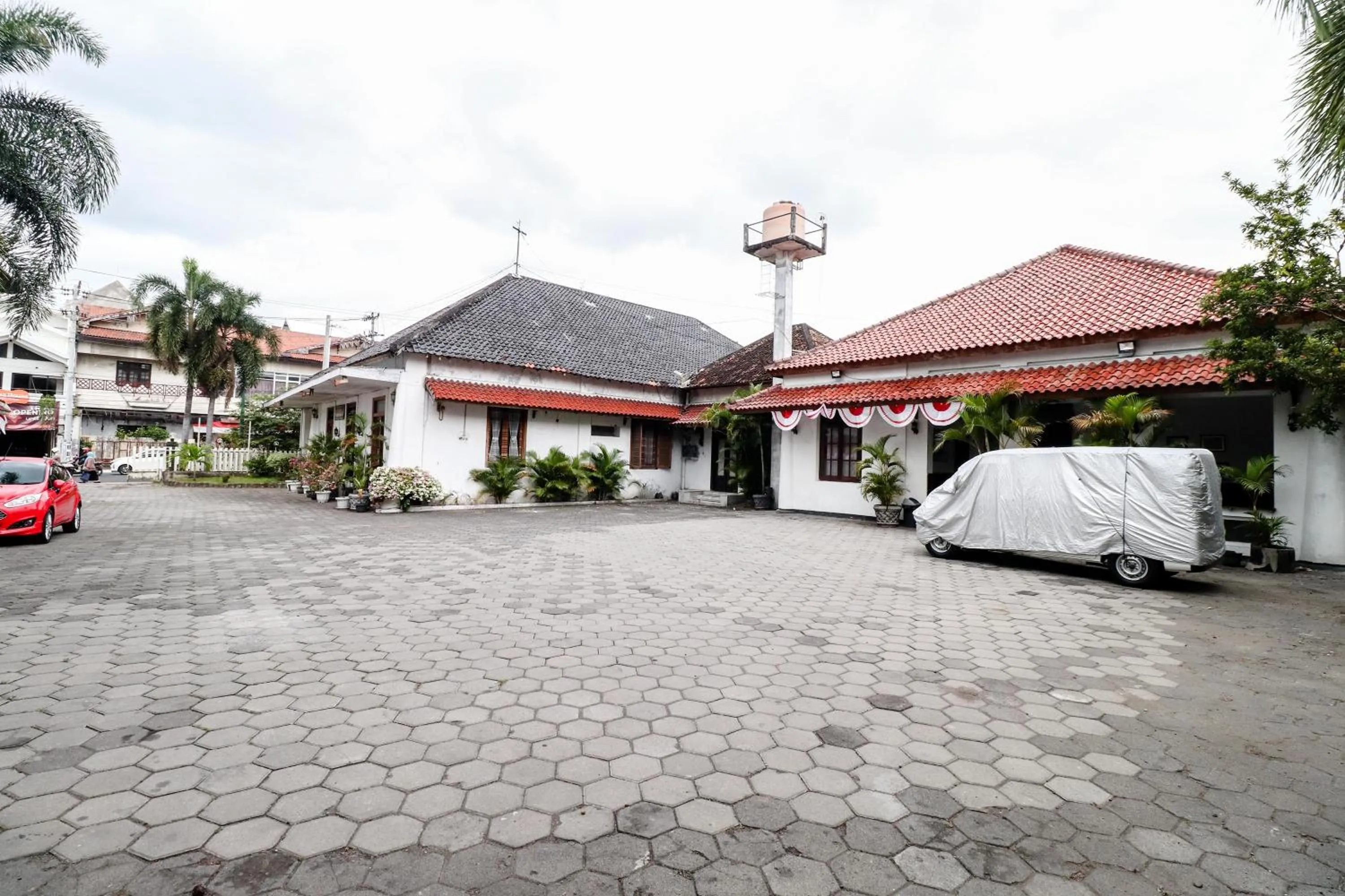 Property building in Hotel Limaran 1